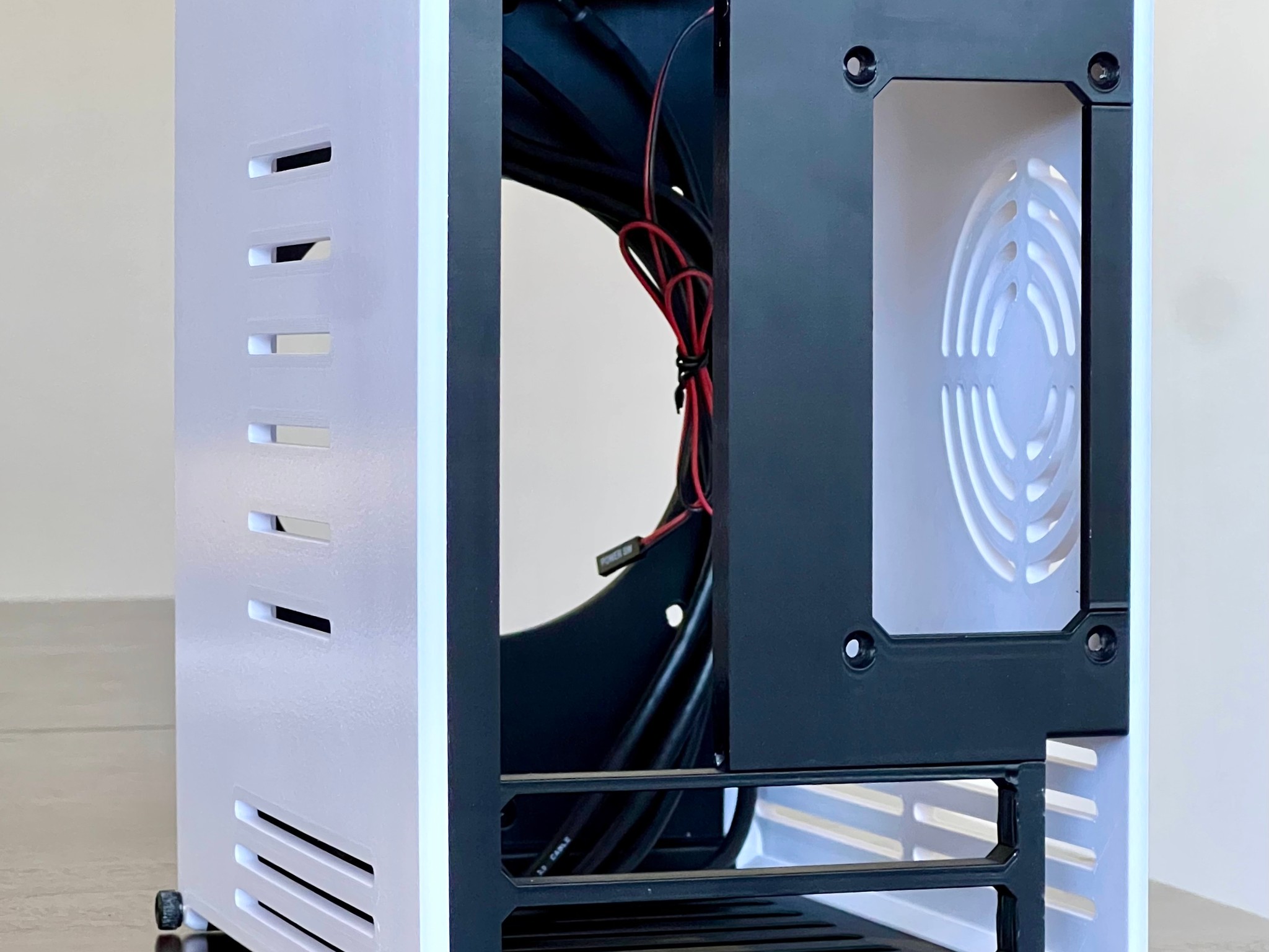 10L SFF PC Case | Portable | 3D Printed | Hand Assembled | Unique Look