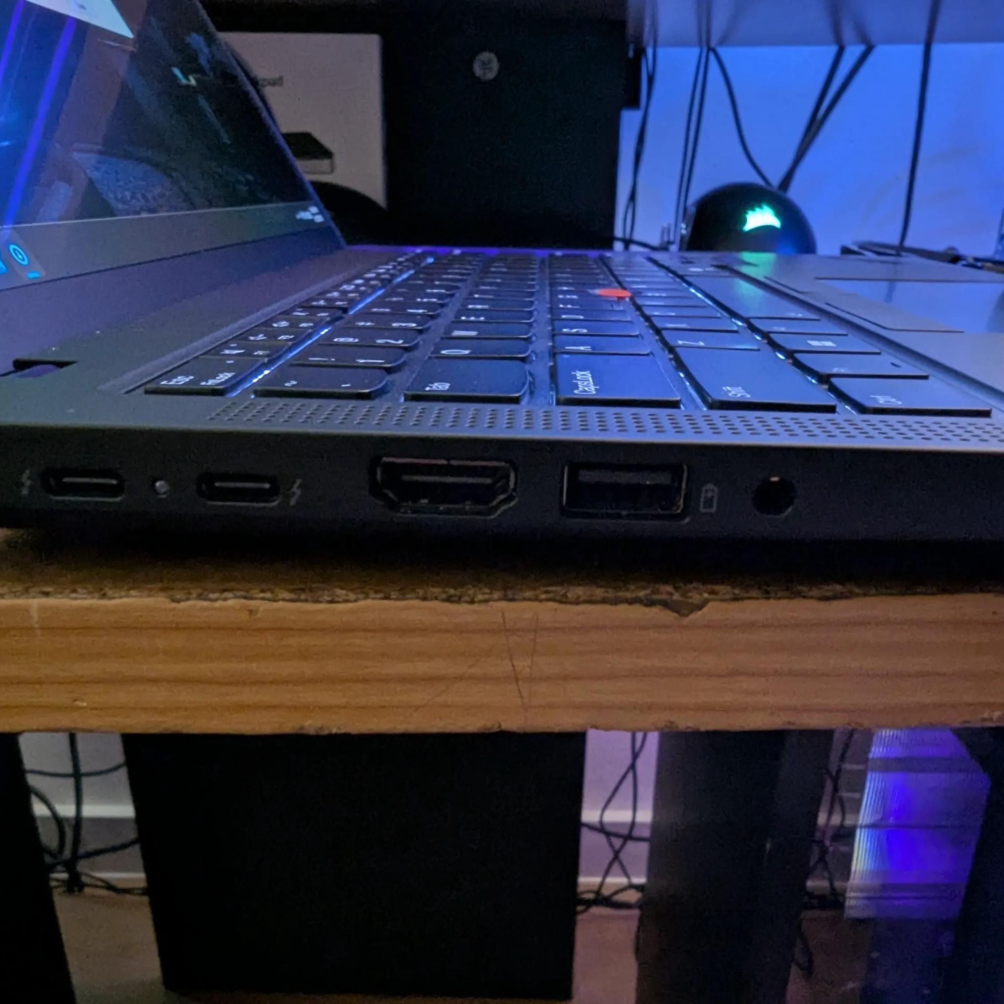 Lenovo ThinkPad P14s Gen 5 AMD