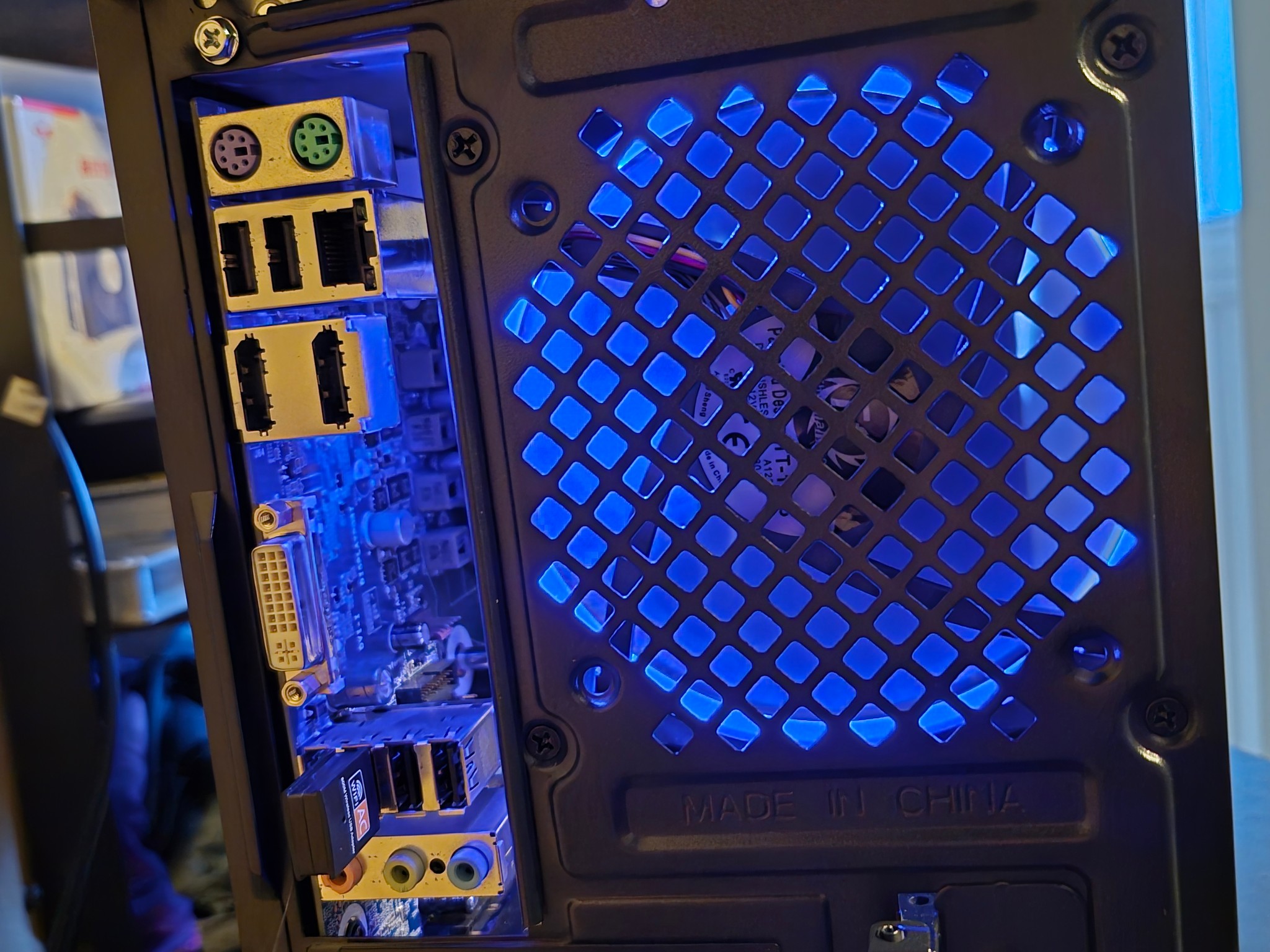 100 FPS Fortnite | i5-4570, 16GB RAM, 500GB SSD, RX 580 8GB, RGB, Wifi