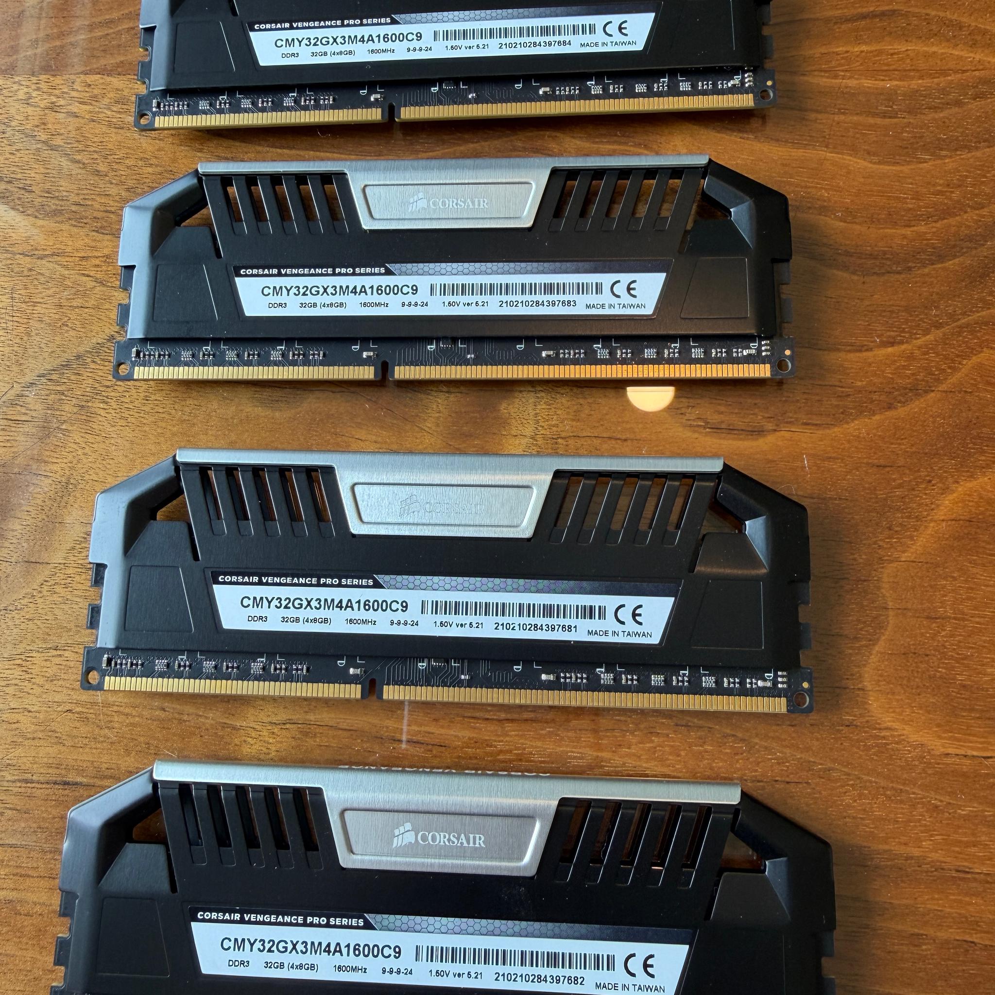 VENGEANCE® Pro Series — 32GB (4 x 8GB) DDR3 DRAM 1600MHz C9 Memory Kit