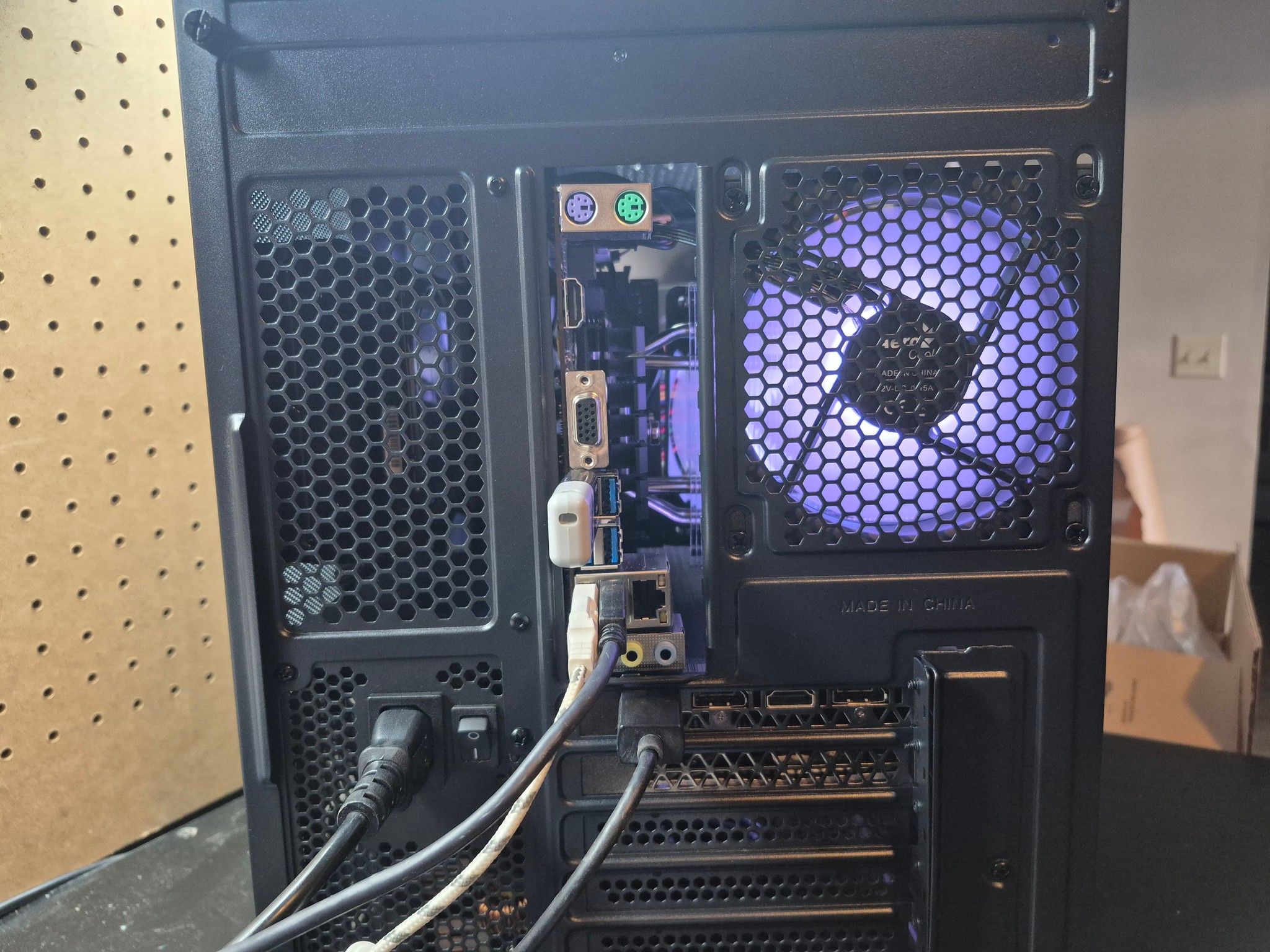 Curved Glass! i7-8700, GTX 1080 Ti, 32GB DDR4, 500GB SSD, Win11, WiFi