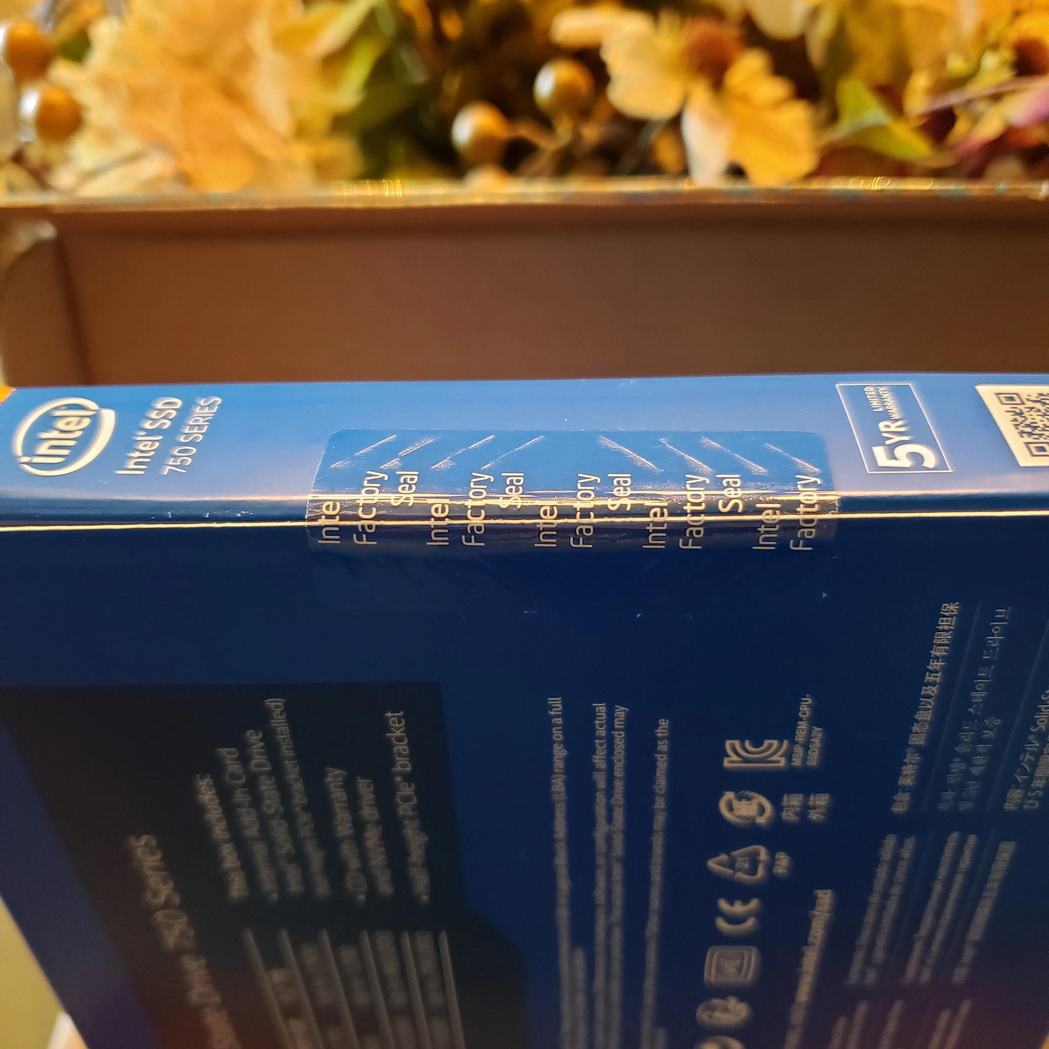 NEW Intel 750 Series Add-In Card - PCIe 3.0 x4 NVMe MLC SSD drive (400GB)