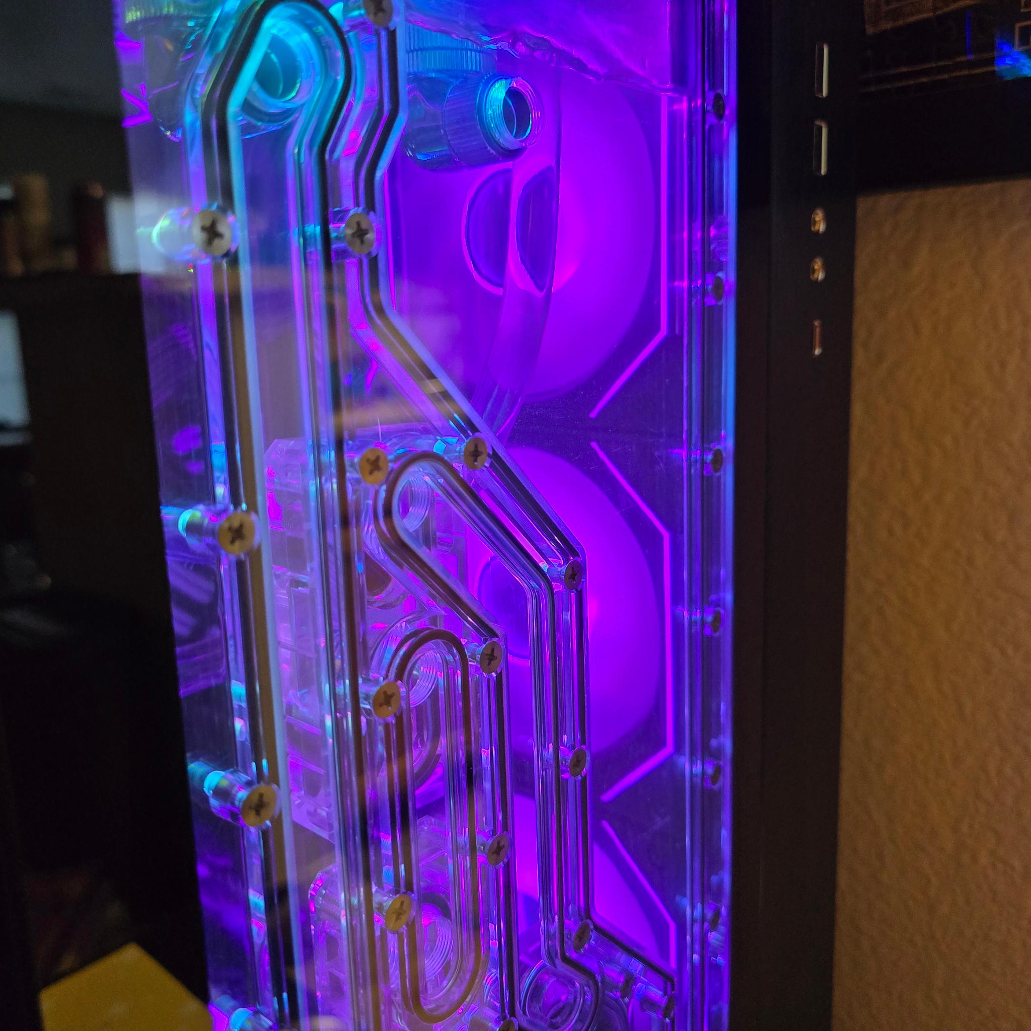 Lian Li Titan X O11D Case with built in Reservoir/Pump and 1 TB WD Gen 4 NVME (Read Description)