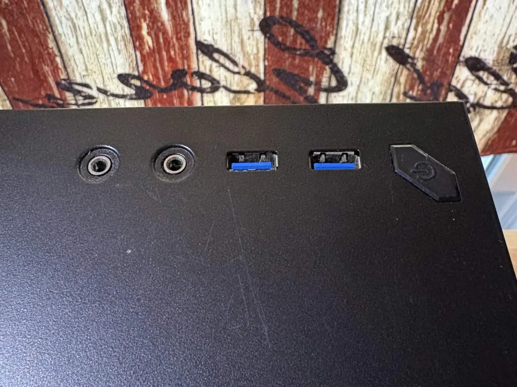 Black Cat Customs Shadowclaw - Ryzen 7 1700 / RX 560 / 16GB RAM / 256GB SSD + 1TB HDD