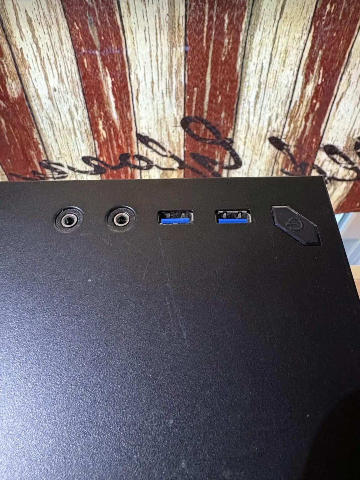 Black Cat Customs Shadowclaw - Ryzen 7 1700 / RX 560 / 16GB RAM / 256GB SSD + 1TB HDD