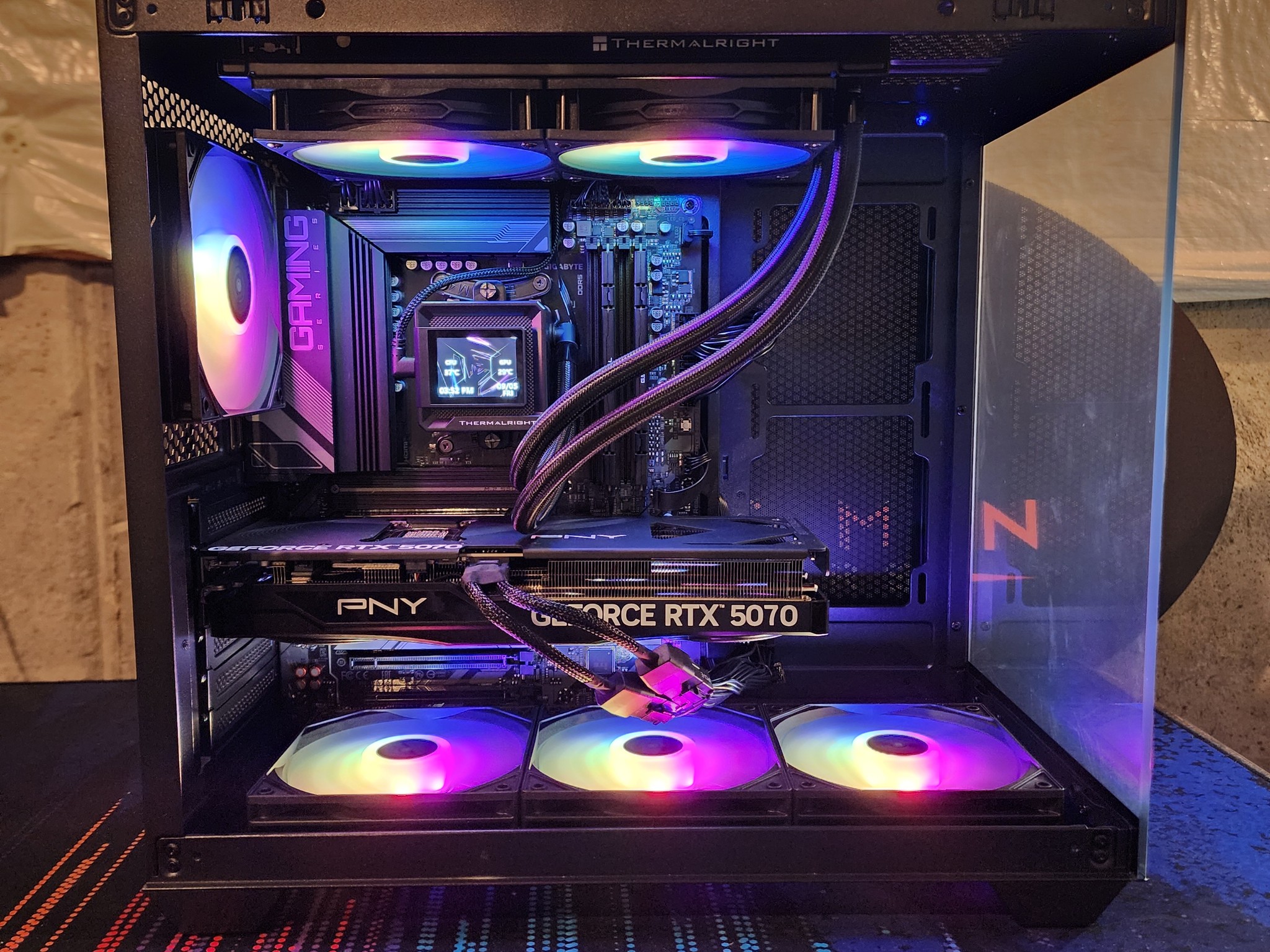 Nvidia RTX 5070 / Ryzen 7 9700X / 32GB DDR5 RAM / 1TB NVMe SSD