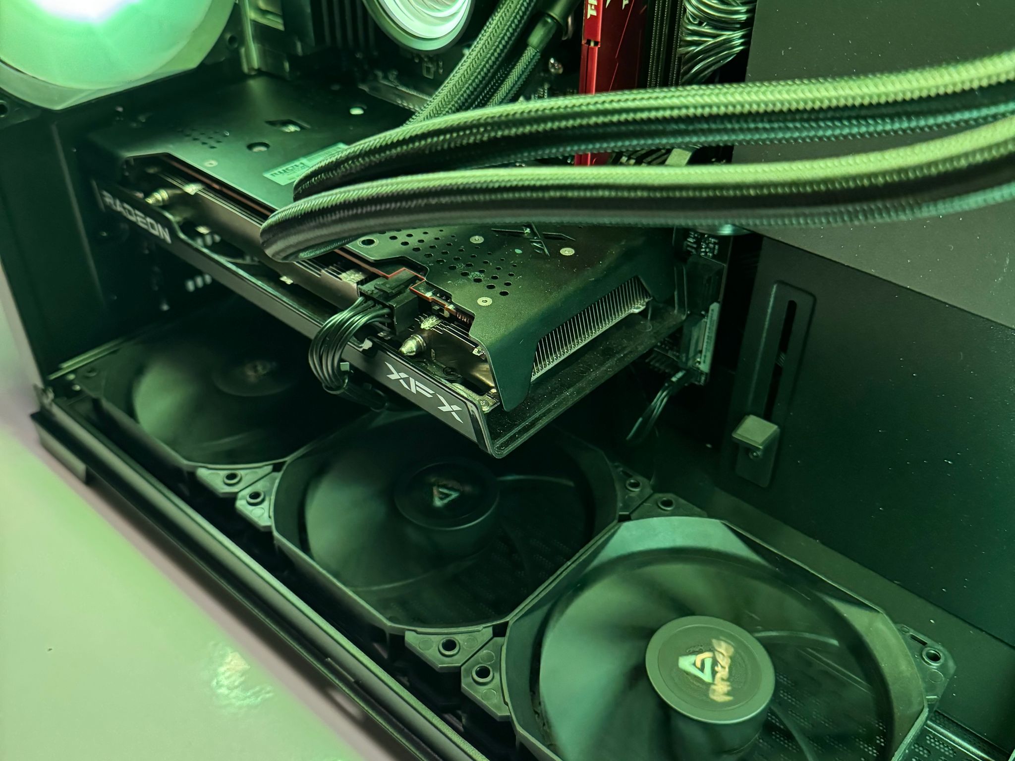 EmberStrike | Custom Gaming PC | RX 7600 - R5 8700F- 16GB Ram - 1TB SSD