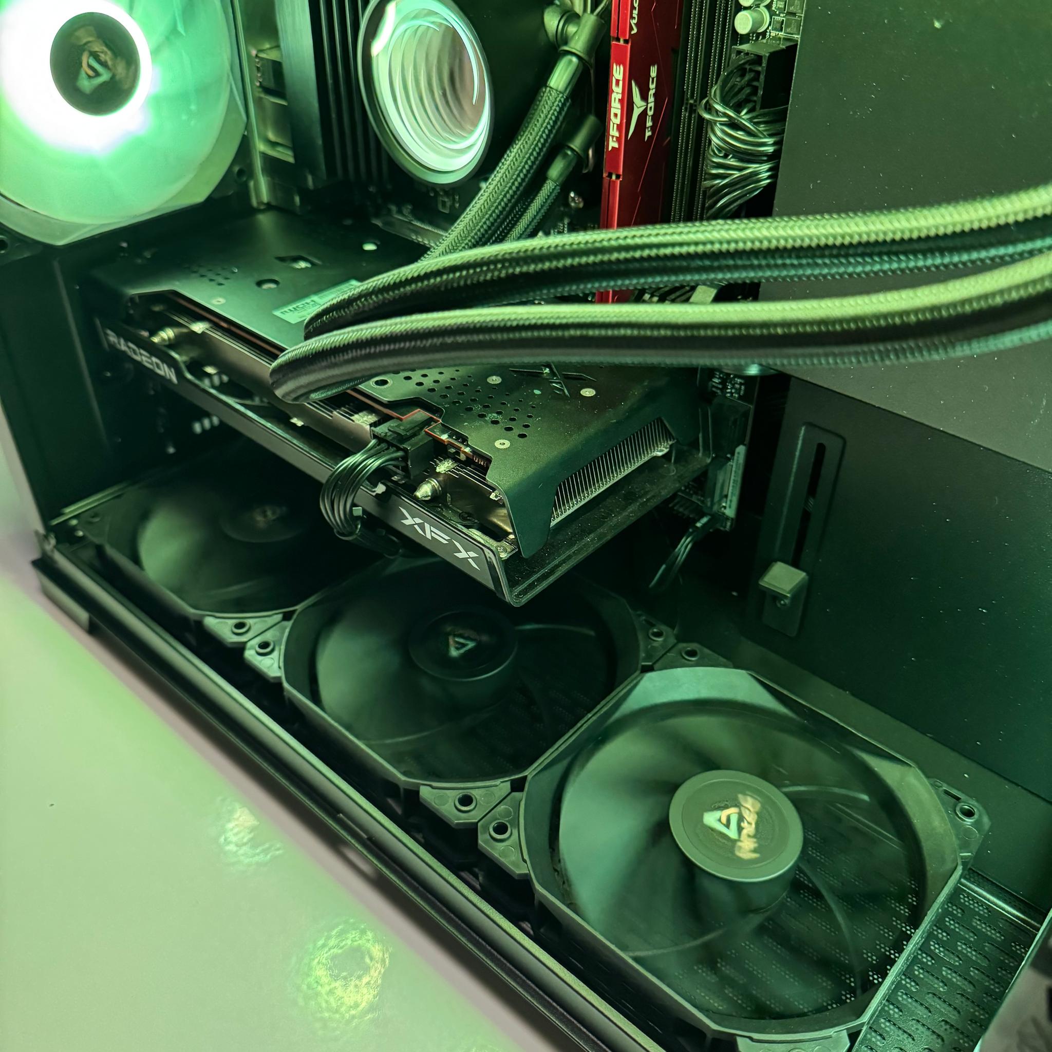 EmberStrike | Custom Gaming PC | RX 7600 - R5 8700F- 16GB Ram - 1TB SSD