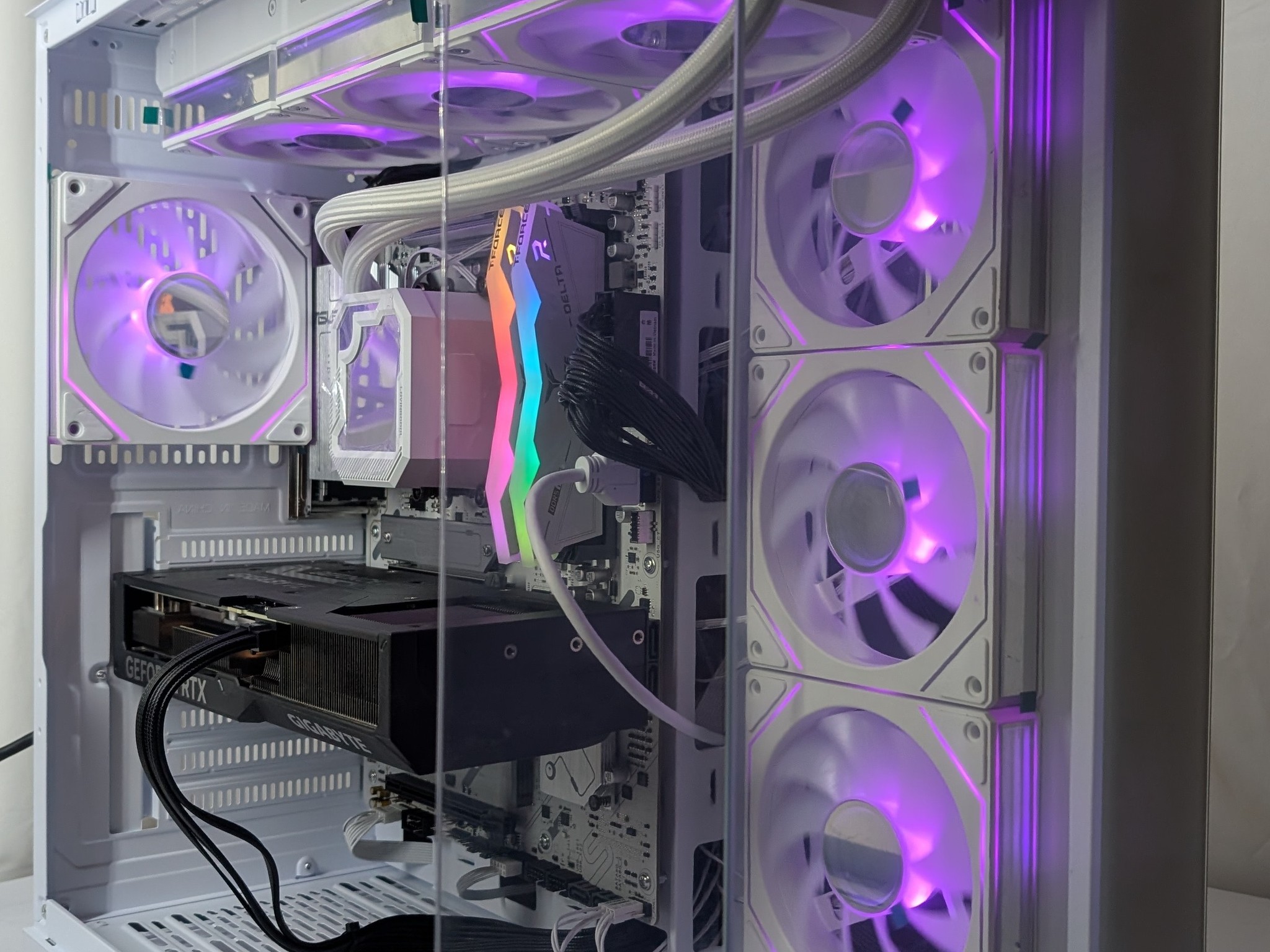 RTX 4070 SUPER | RYZEN 5 7600X | 16GB DDR5 | 1TB NVME | 650W