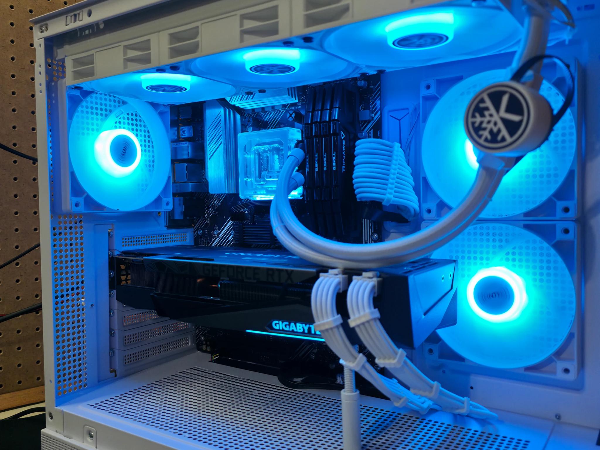 X3D Whiteout | RTX 3080 | 5600x3D |32GB DDR4 | 1TB NVME