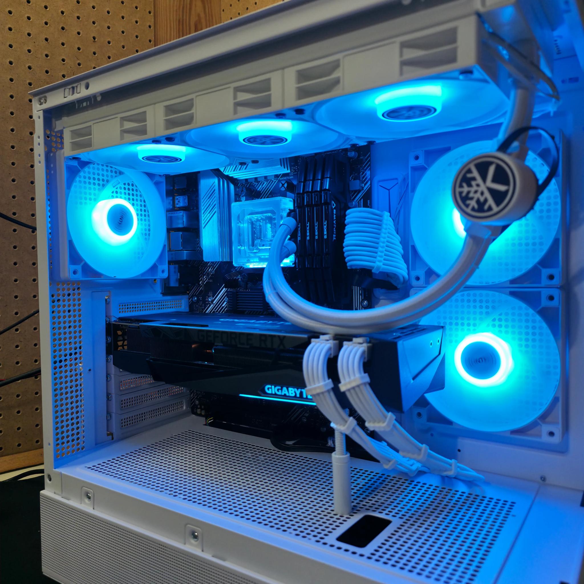 X3D Whiteout | RTX 3080 | 5600x3D | 16GB DDR4 | 1TB NVME