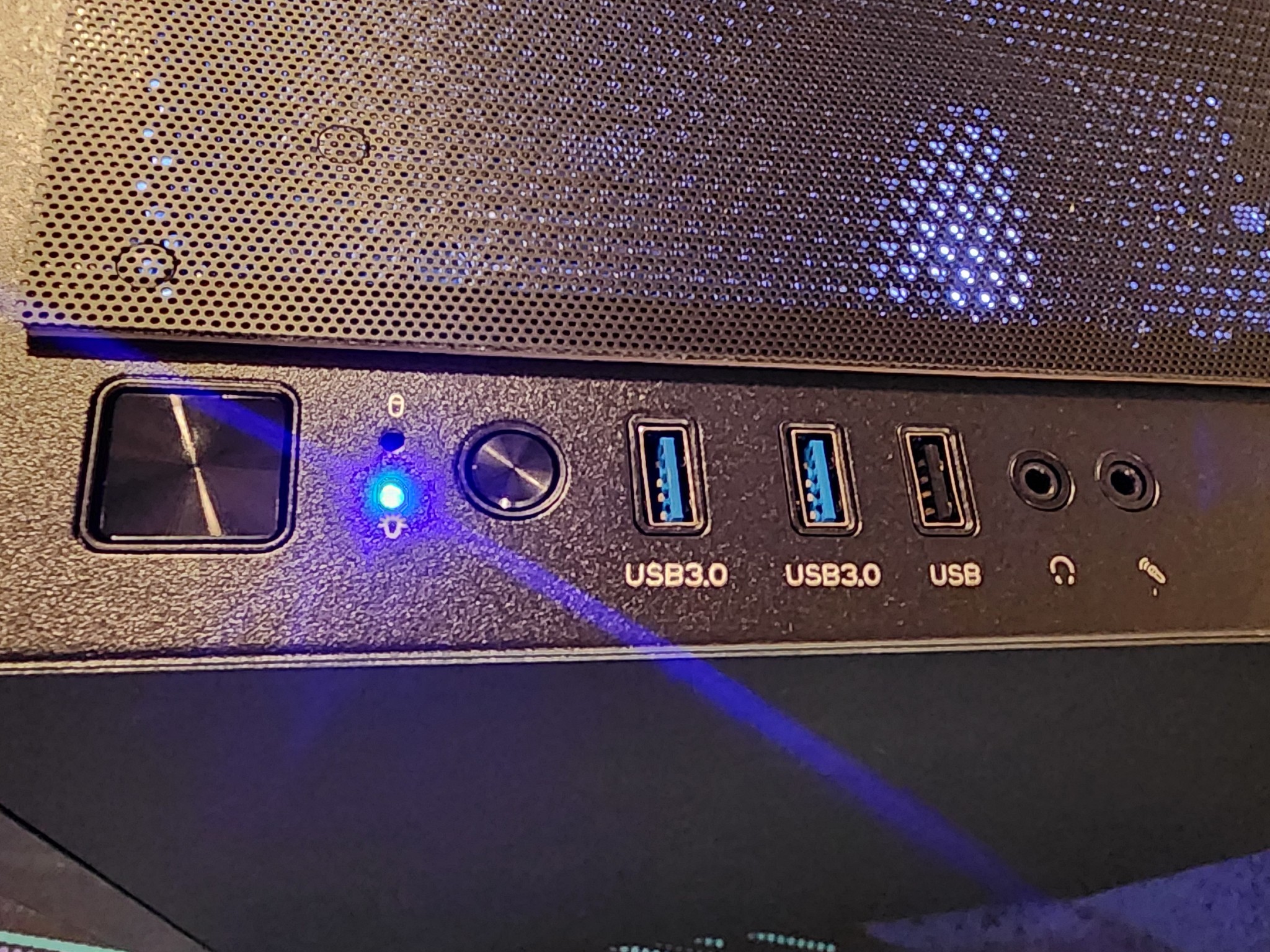 Nvidia RTX 2080 / AMD Ryzen 5 5600 / 16GB DDR4 RAM / 1TB NVMe
