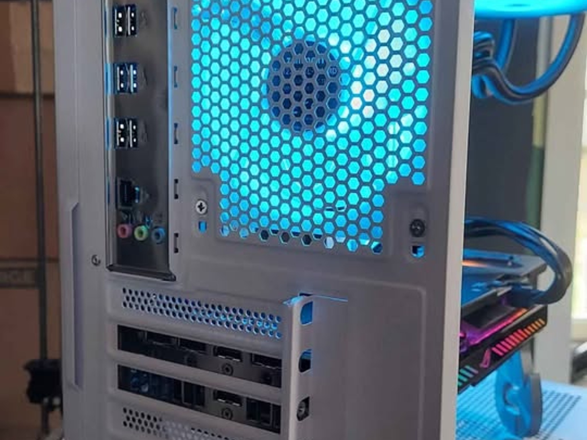 Custom RTX 3050 8GB, Xeon 2680v4, 64GB DDR4, 2TB NVME