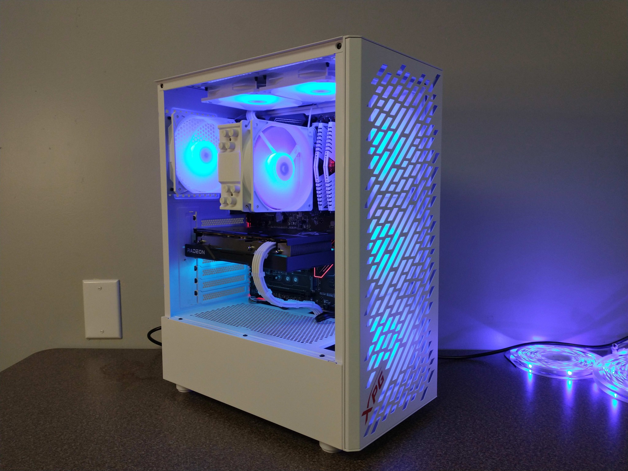 Frostbite: R7 3700X 16GB 1TB RX6600 with 1 year guarantee