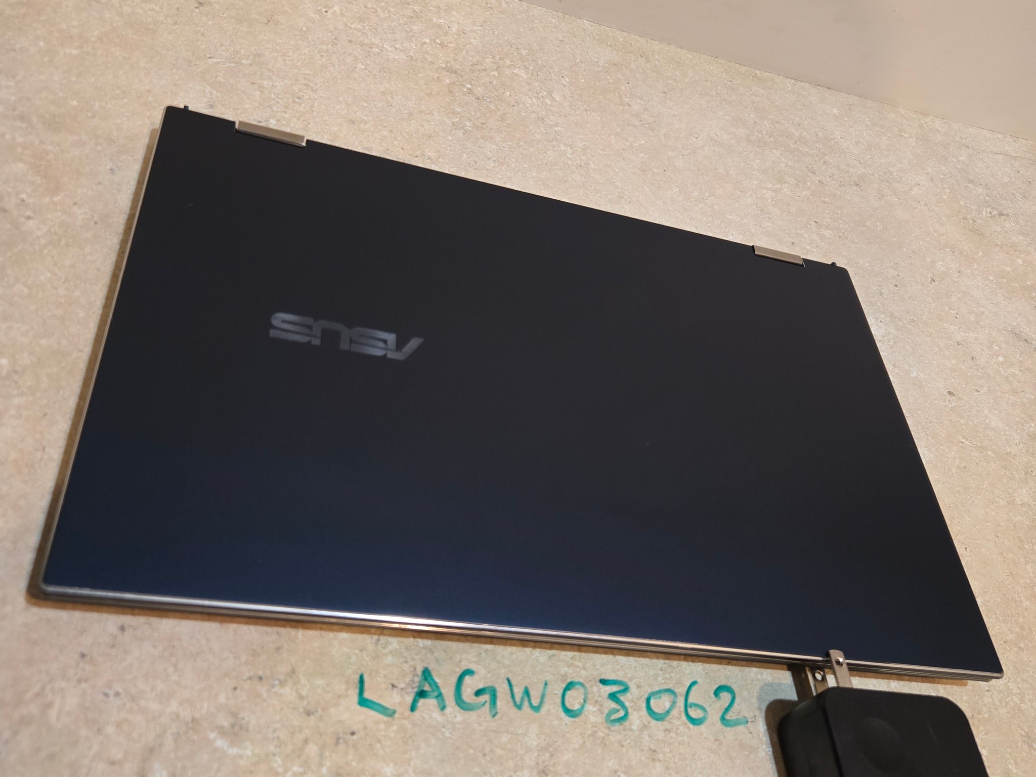 Asus Zenbook 15.4" Laptop - 512GB SSD - intel i7 - 16GB Ram - Model Q529Z