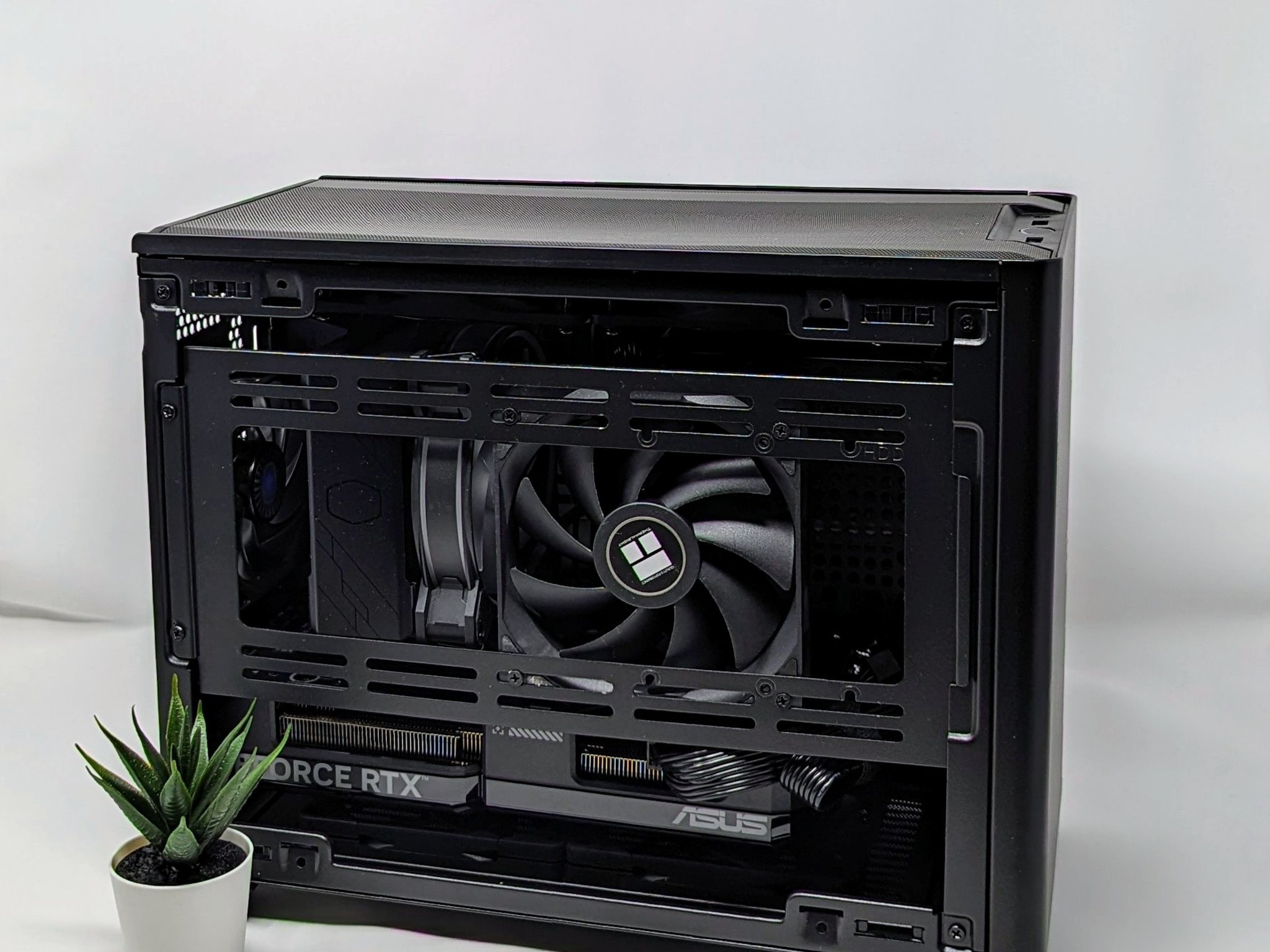 Minimalist Power ITX | RTX 4070 | Intel i5-12600K | 32gb RAM | 4TB Gen 4 NVMe SSD