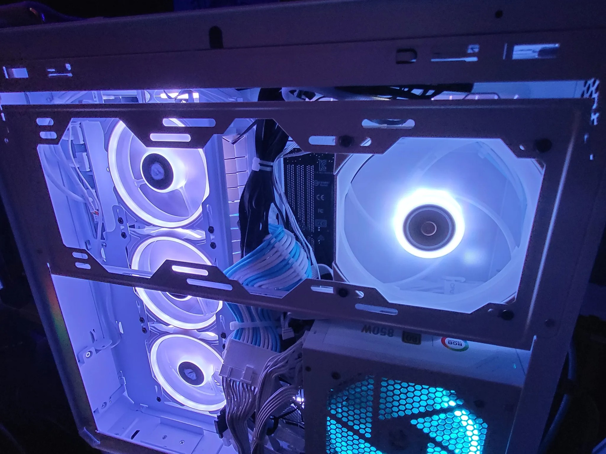 SNOWBLIND  Ryzen 5 5600X3D -4070 Super 12gb Newly built gaming pc.