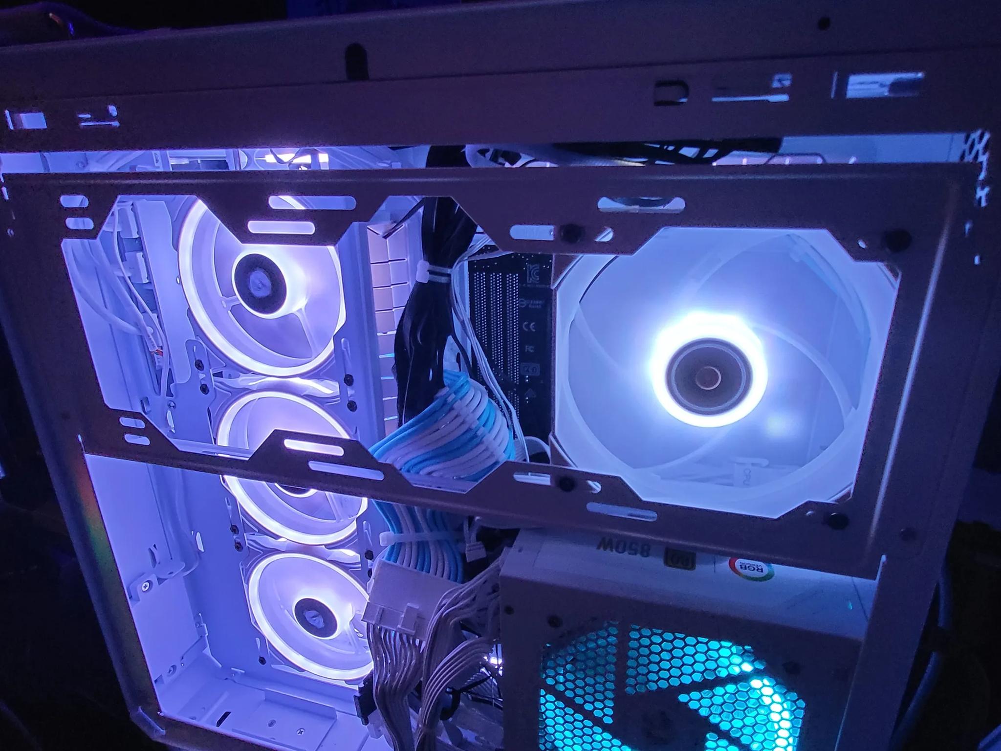 SNOWBLIND  Ryzen 5 5600X3D -4070 Super 12gb Newly built gaming pc.