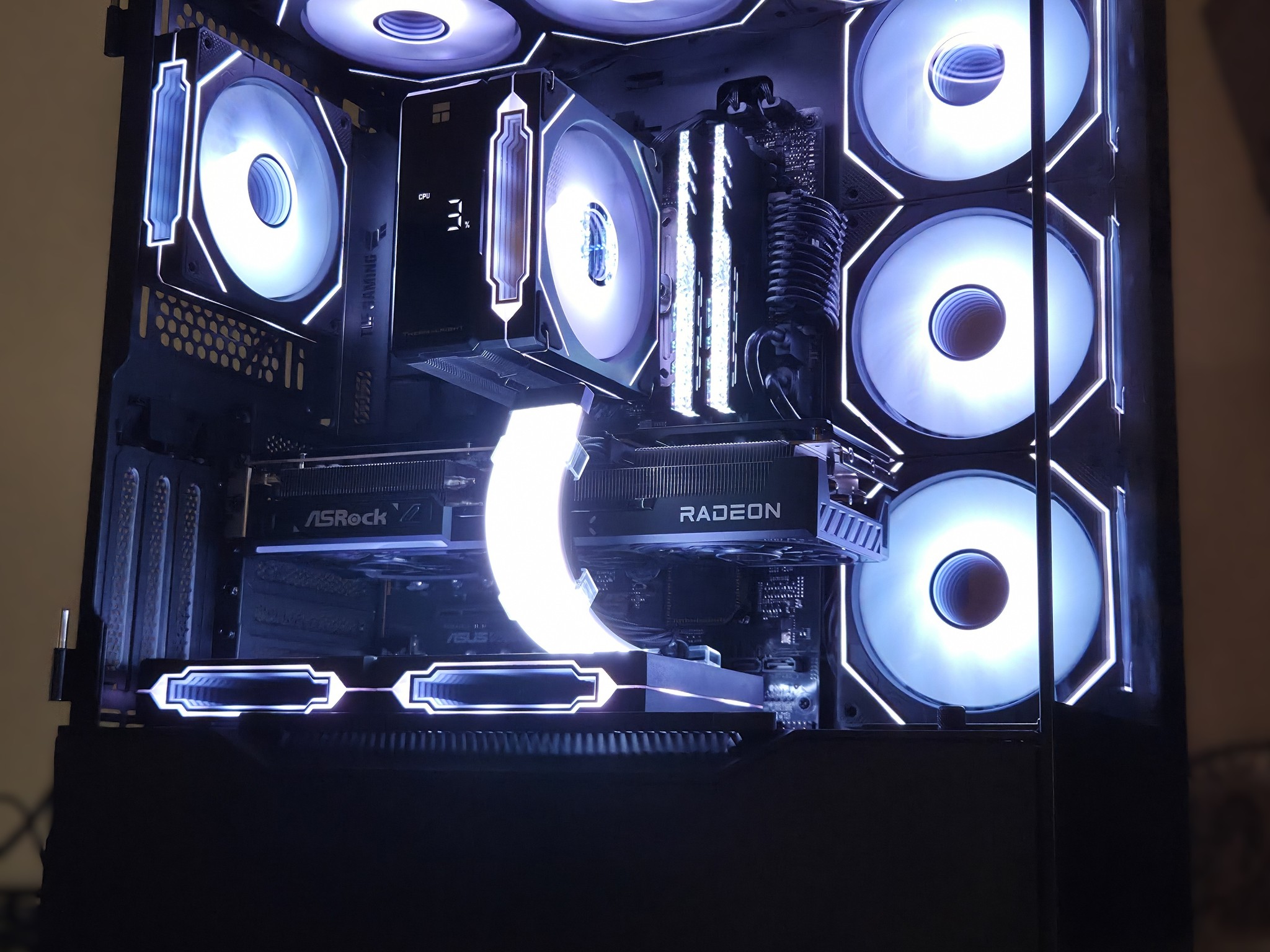 Dynamo!⚡– Ryzen 5 9600X • RX 9070 • 32GB DDR5 6000 • Temp Display • 1440p Gaming PC