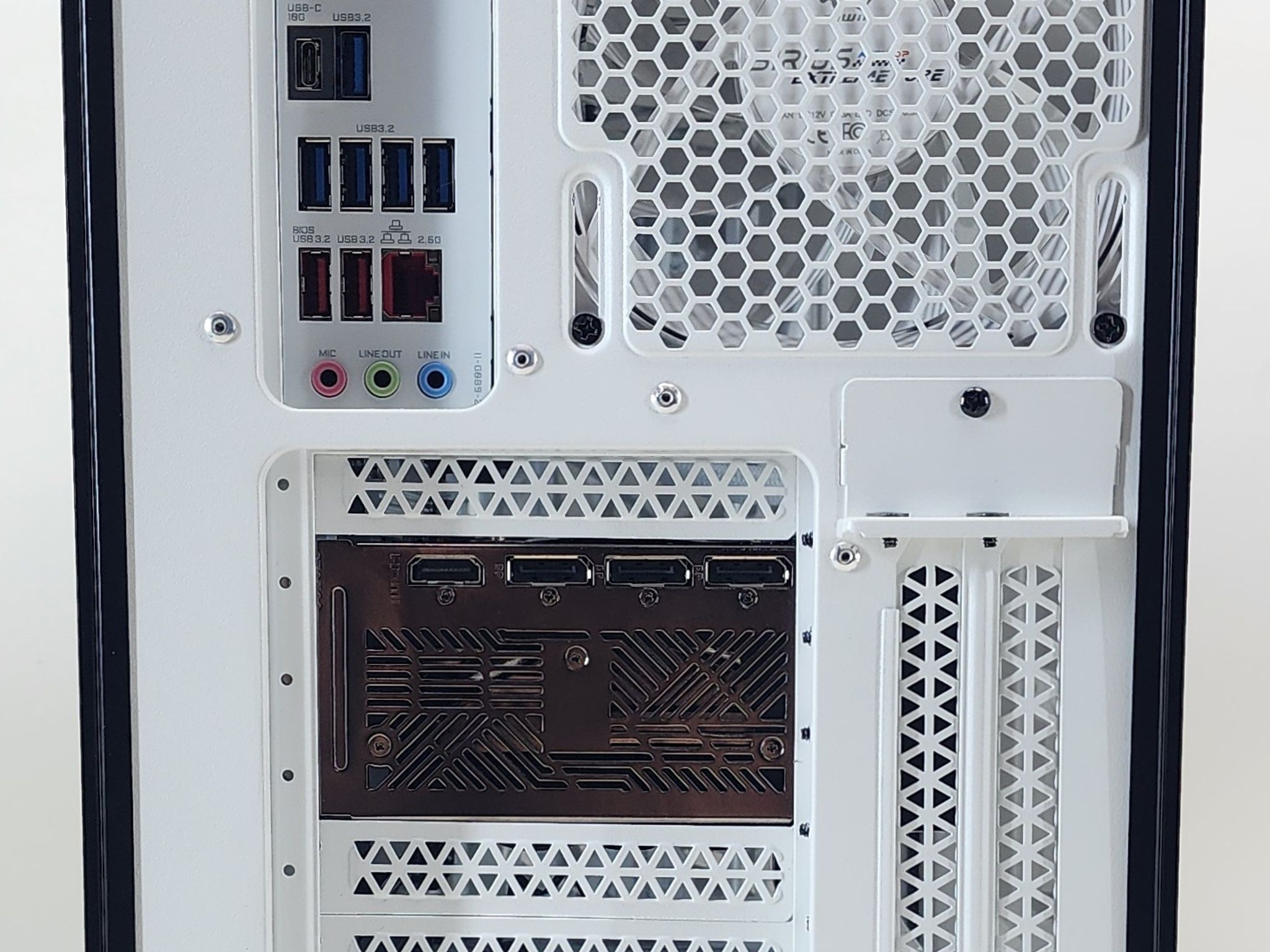 Gaming PC Ryzen 7 7800X3D 32GB RAM 2TB SSD RTX 5070 Ti 16GB