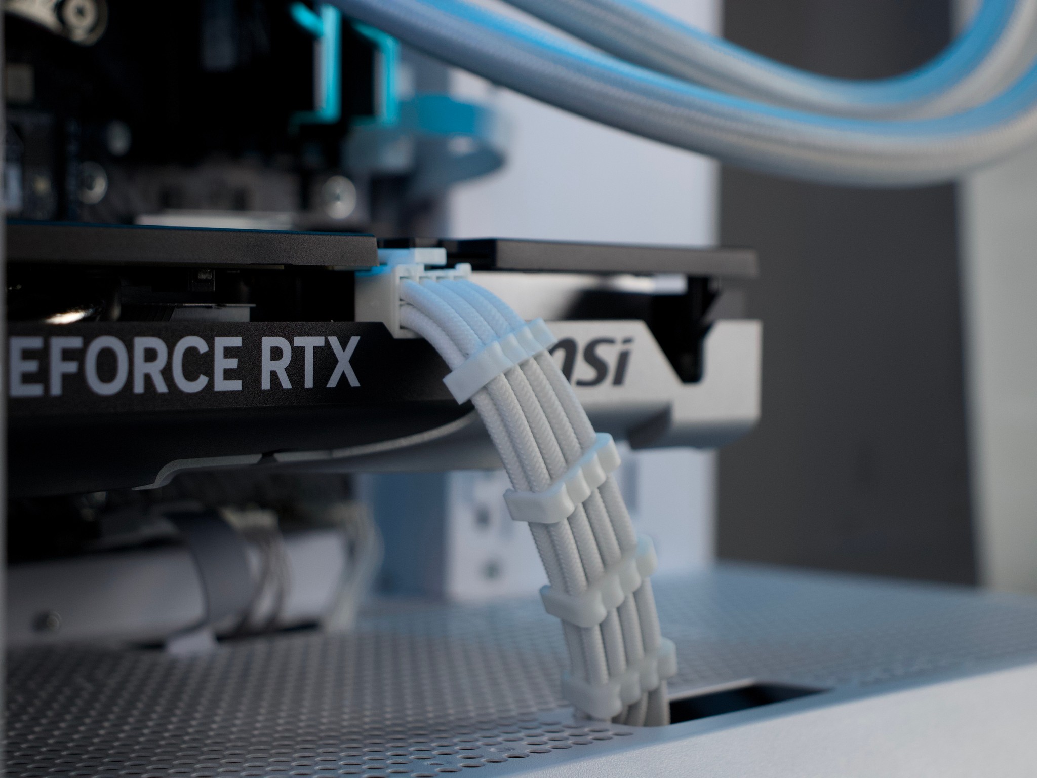 🧊❄️🧊 White Gaming PC – RTX 5060 TI, Ryzen 7 5700X, 32GB RAM, 1TB SSD - WiFi, BlueTooth 🧊❄️🧊