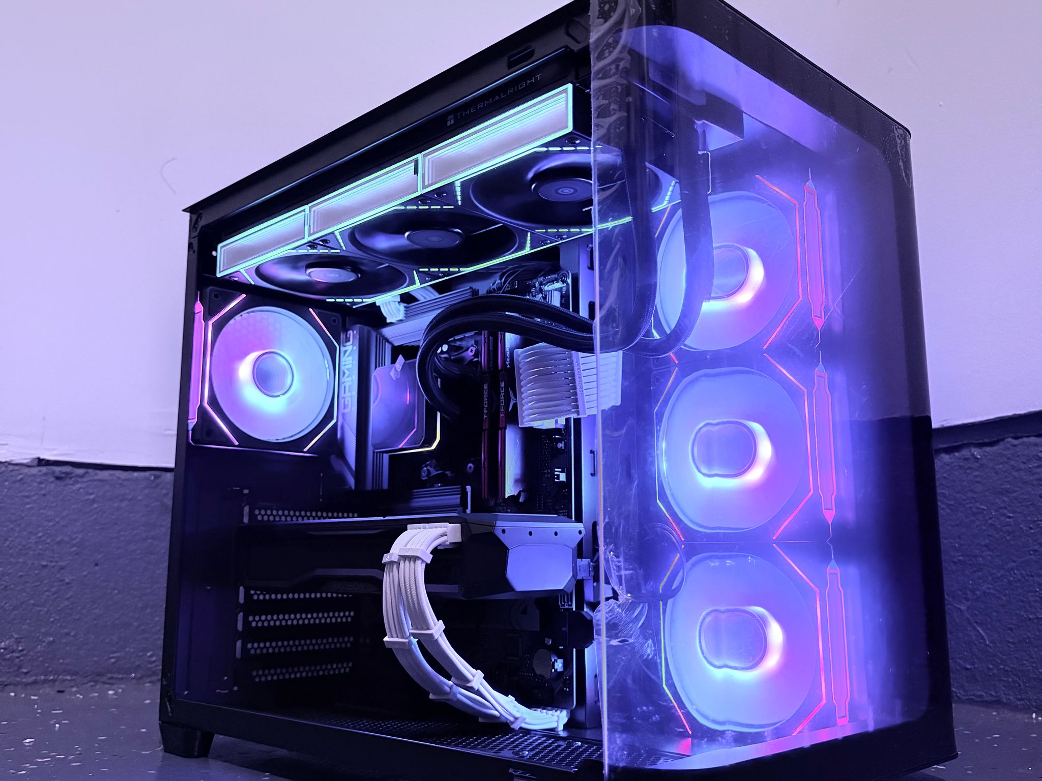 ❄️"Polar Flux"🌈 | 4K Gaming | RX 7900 XT 20GB | Ryzen 7 7800X3D | 32GB DDR5 | 3TB Storage