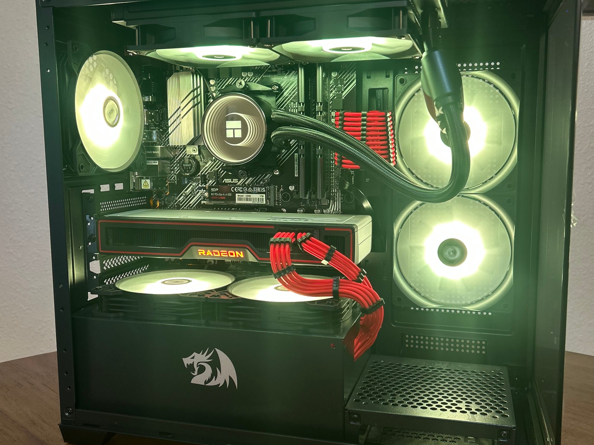 AMD Radeon 6700XT 12GB Ryzen 5 5600 16GB RAM 1TB m.2 SSD ARGB gaming beast