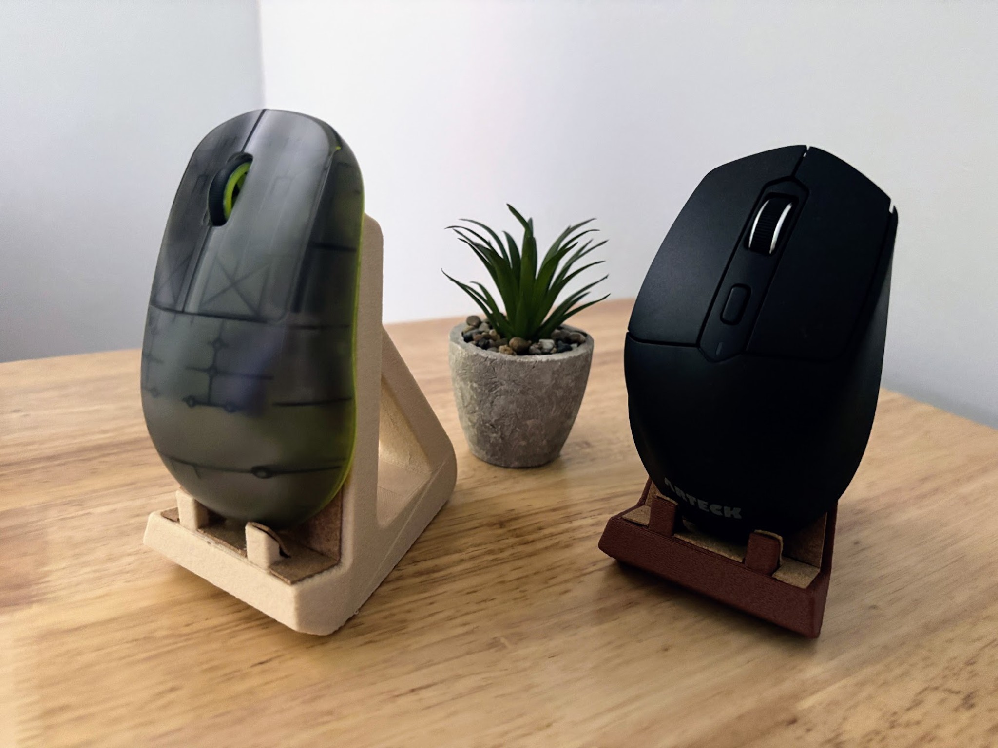 Minimalist Wood PLA Mouse Stand, Cork Lined, Gaming Desk Accessory (3D Printed)
