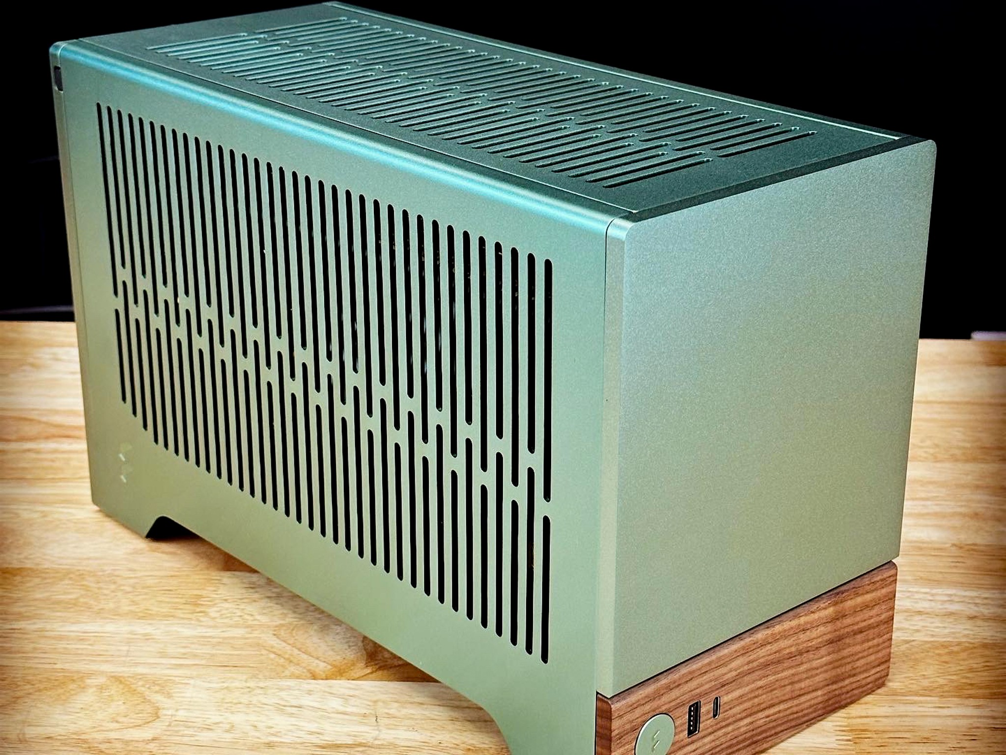 AES Terra ITX - Ryzen 9 7940HX - RTX 4070 Super Gaming/Productivity PC
