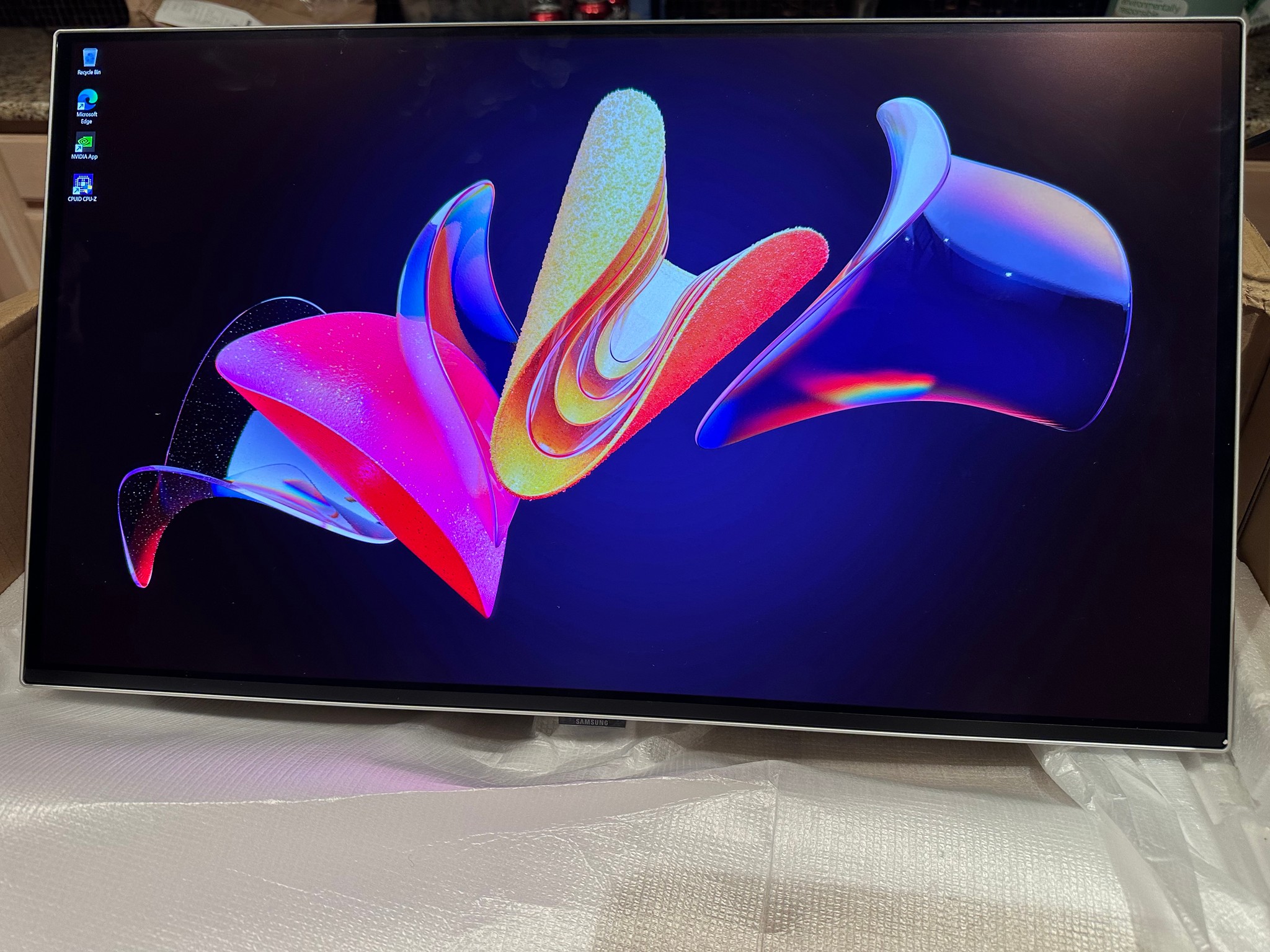 New Samsung - 27" Odyssey OLED G8 (G81SF), 4K UHD, 240Hz, 0.03ms