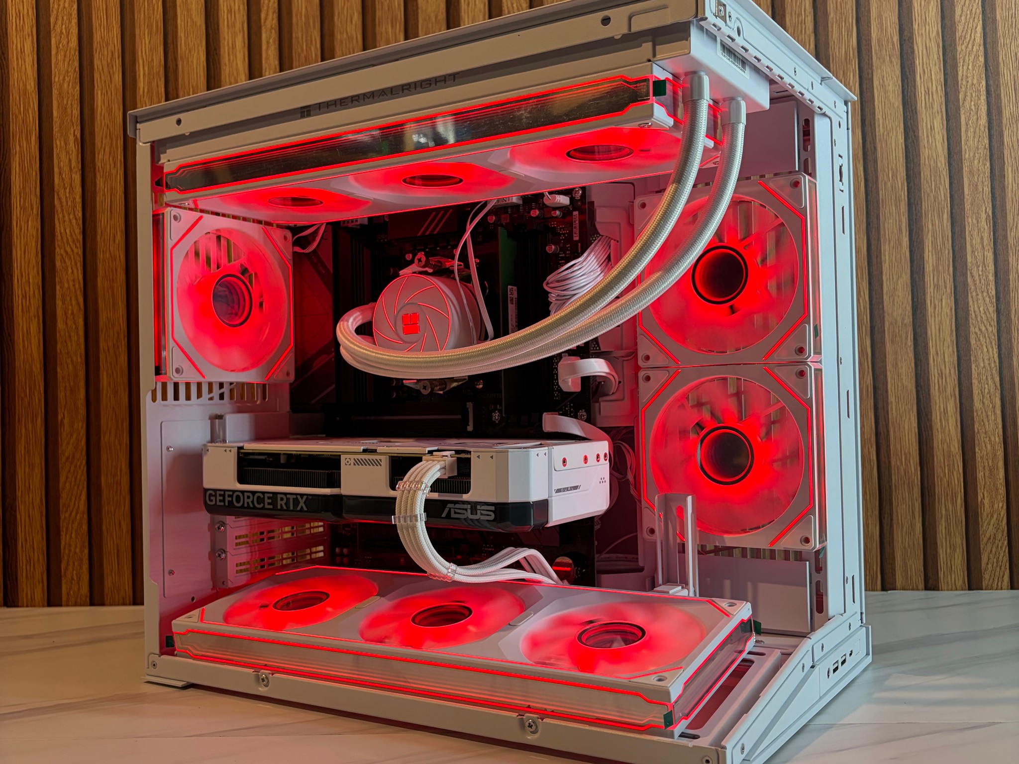 RTX 4070 | RYZEN 5 9600X | 16GB DDR5 | 2TB NVME | 650W | 360MM AIO | Windows 11 pro