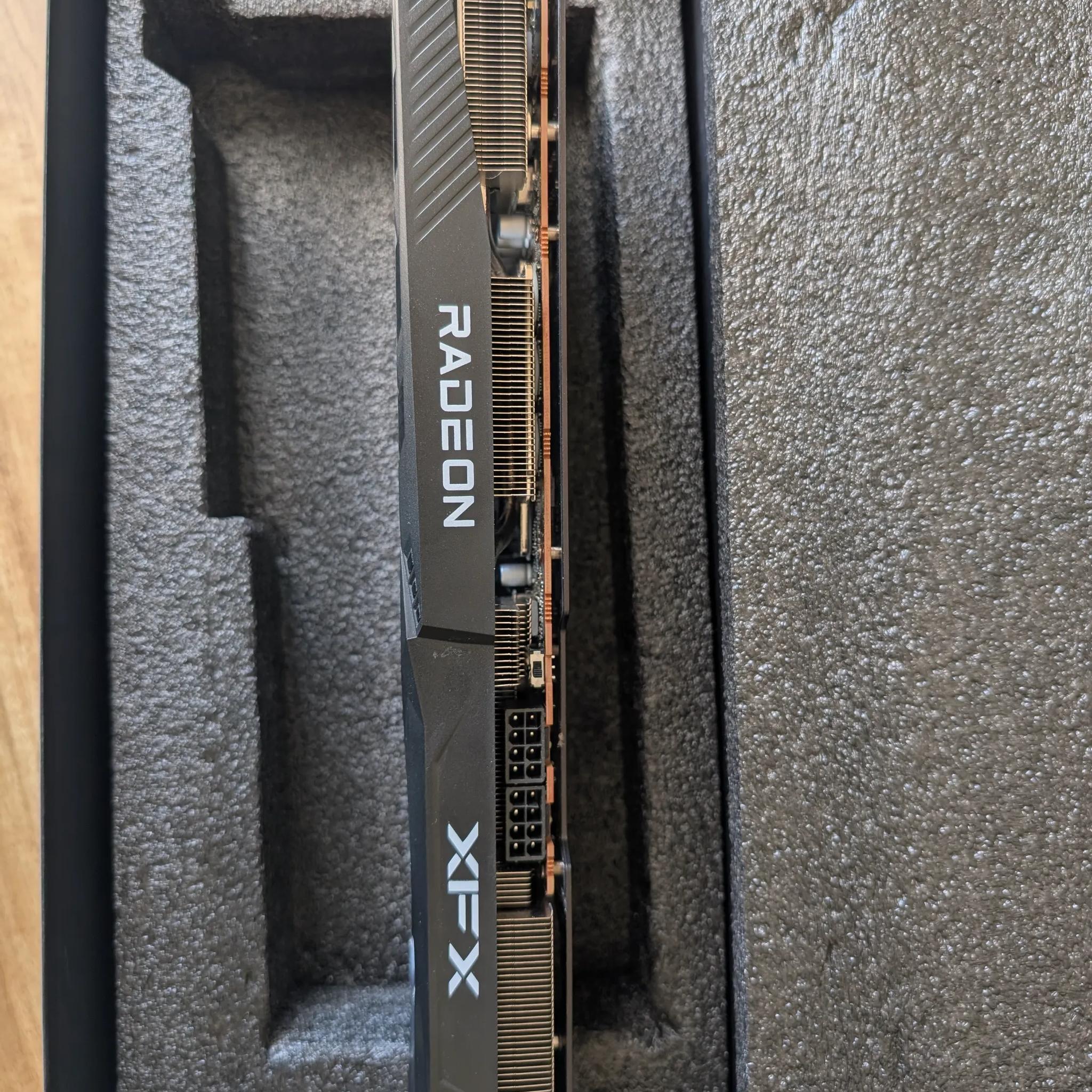 XFX Swift AMD Radeon RX 6700XT