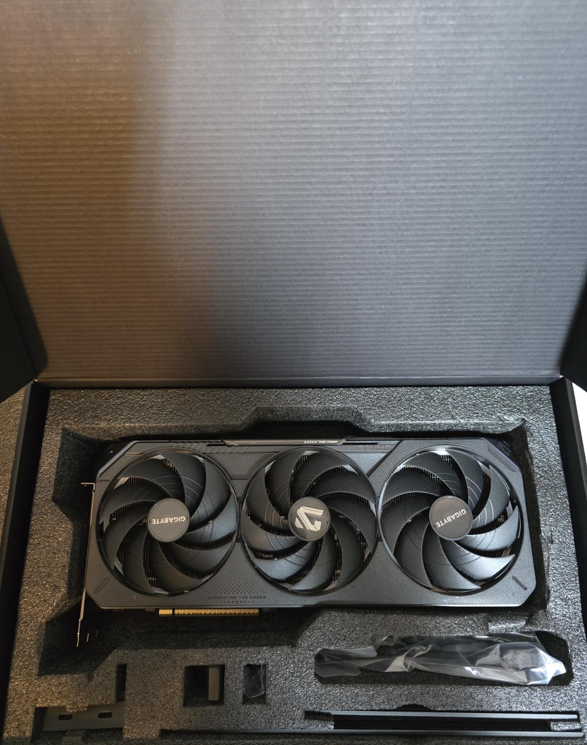 GeForce RTX™ 5080 GAMING OC 16G