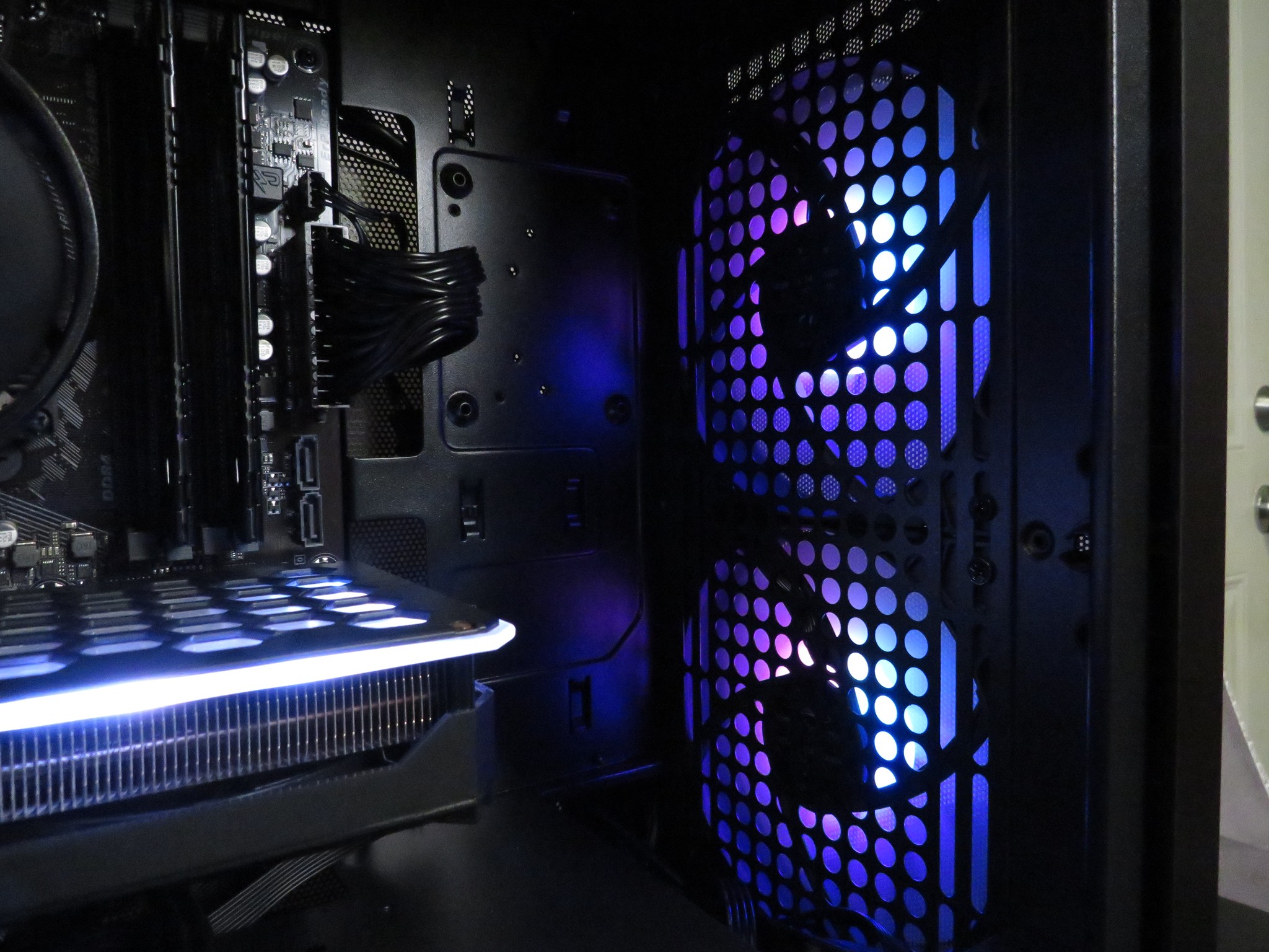 Mid-Range Master! RTX 3060ti + Ryzen 5 3600 + 16 GB DDR4 + 1 TB NVME