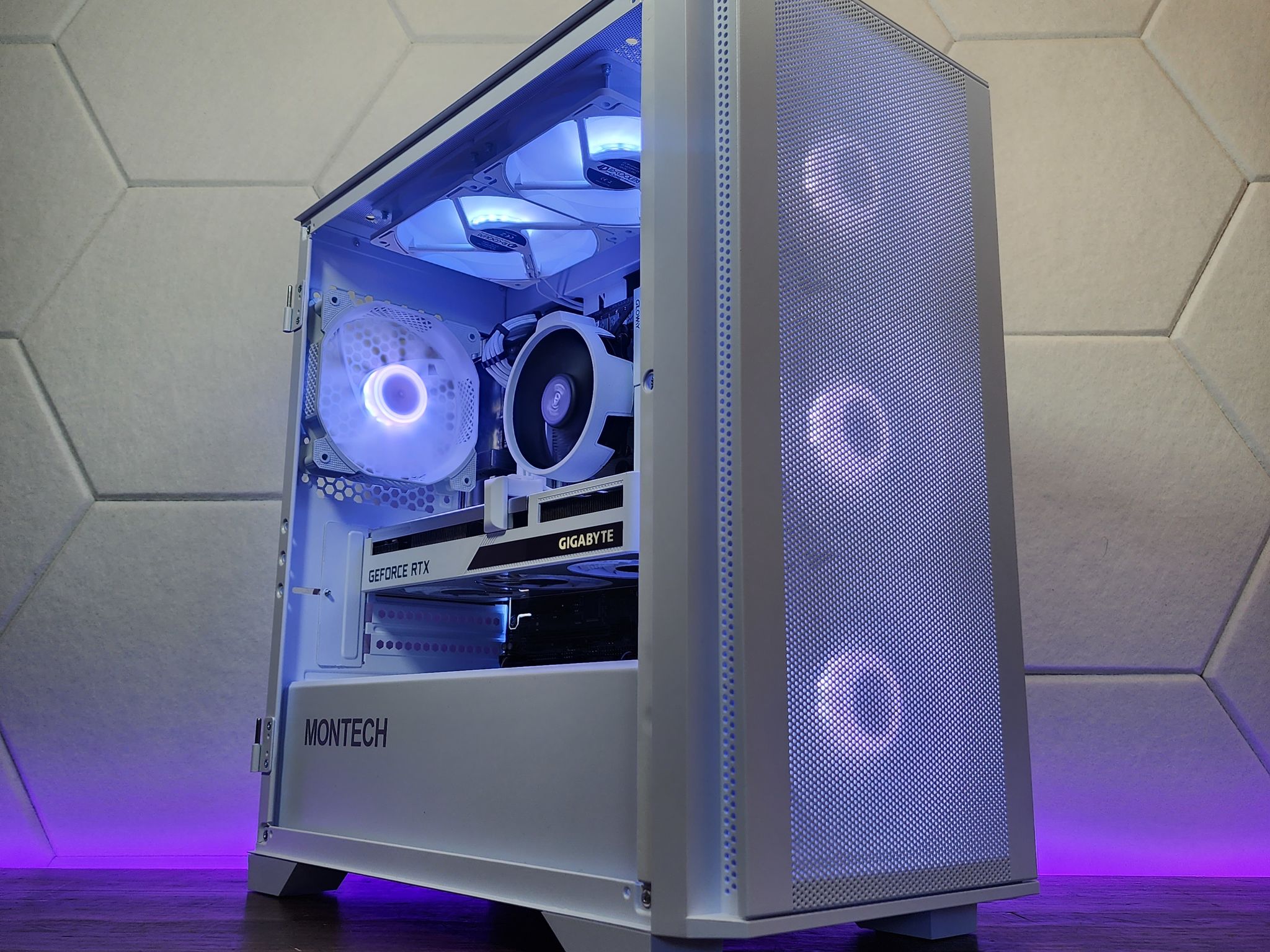 💙🤍 RTX 3060 // Ryzen 5 4500 // 16GB 3200MHz // 1TB NVMe Gen 4