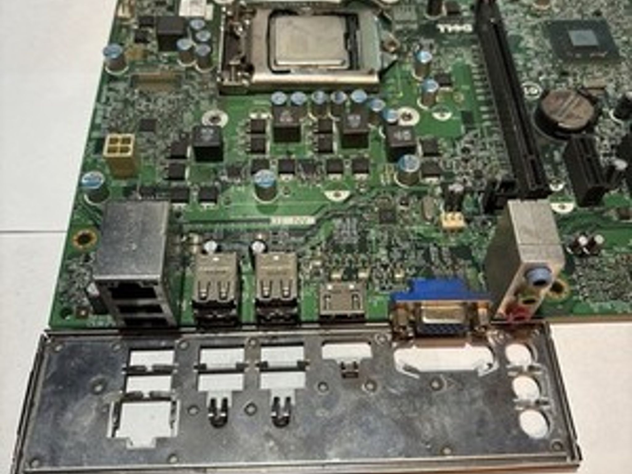 INTEL DH67BL MOTHERBOARD W/ INTEL CORE i5-2400 CPU and 4GB DDR3 RAM (NM)