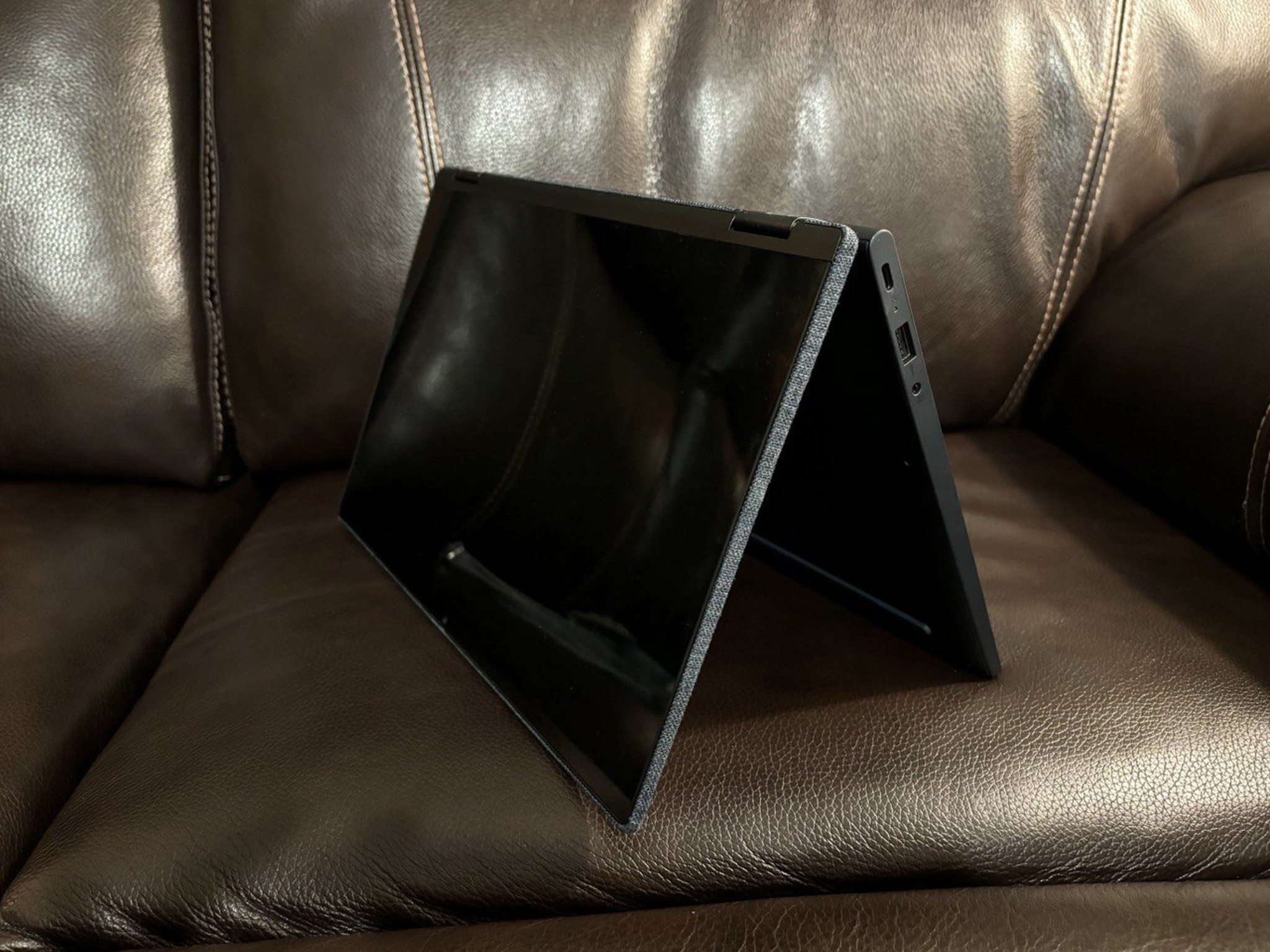 Lenovo Yoga 2-in-1 Laptop Ryzen 5 4500U 8GB RAM 256GB Storage