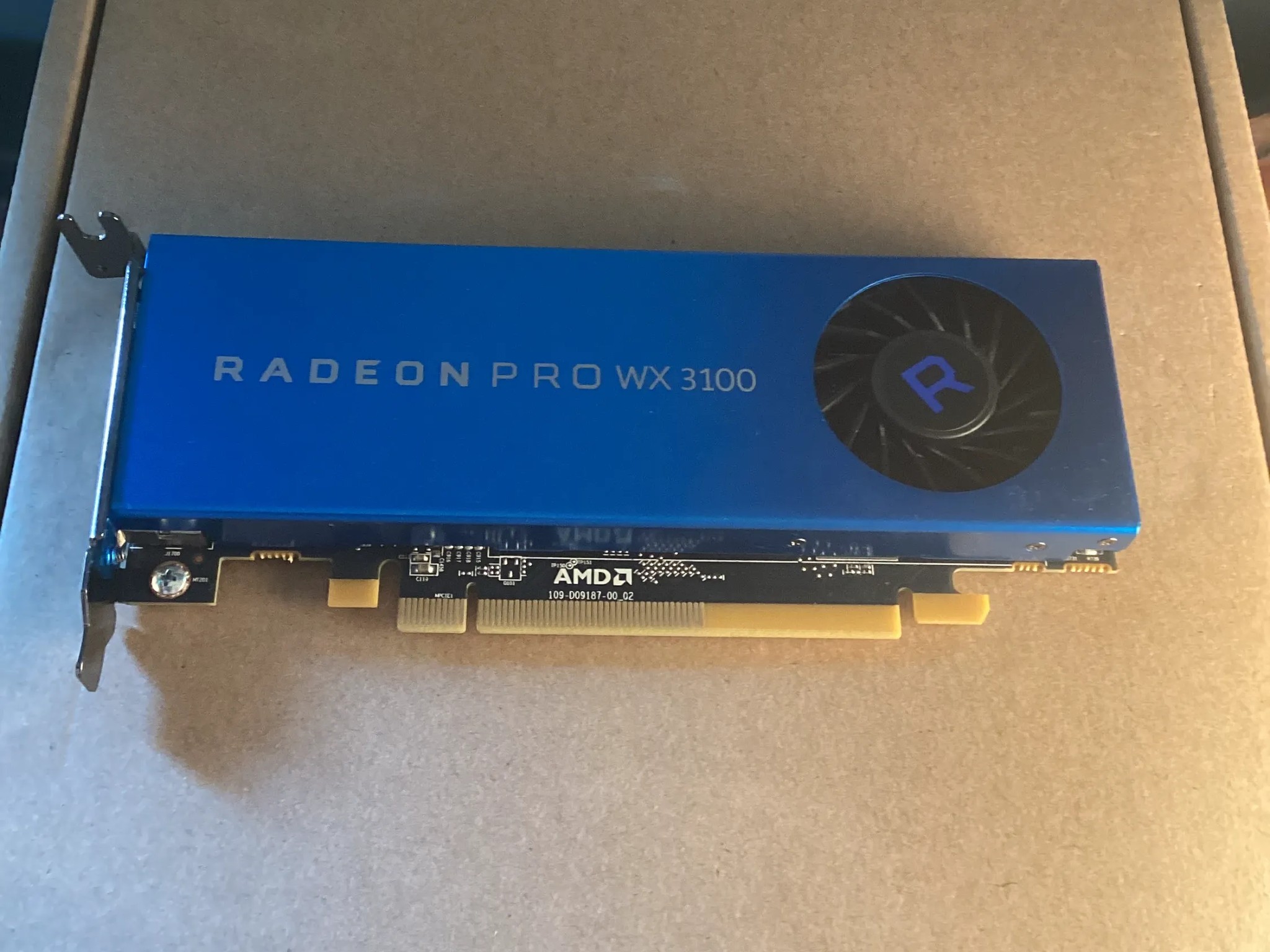 AMD Radeon Pro WX 3100 Low Profile