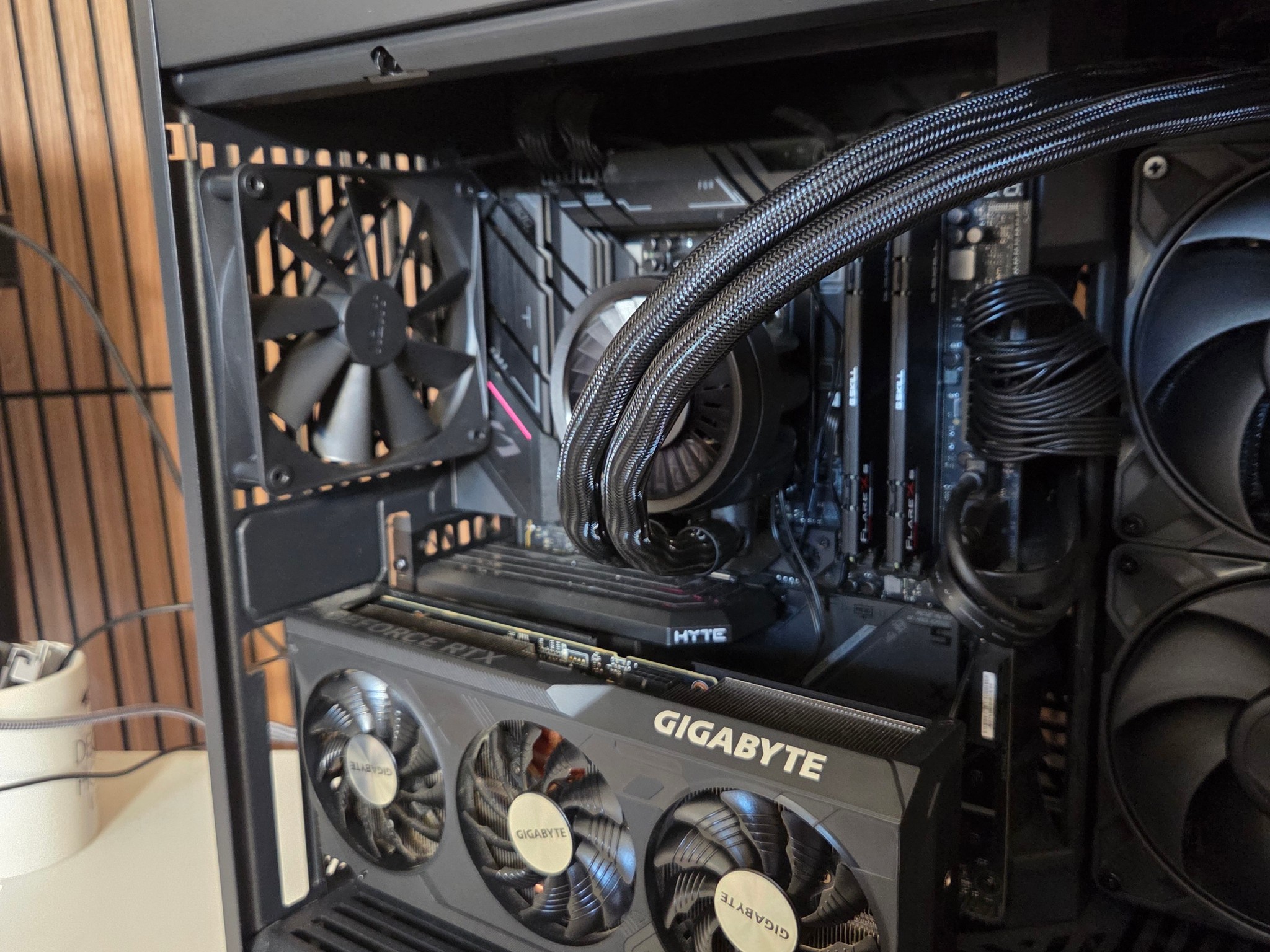 ALL Black V4 | RTX 4070TI SUPER| Ryzen 9 7900x | 32GB DDR5 | 1TB NVME | GOLD PSU | Windows 11 | WIFI