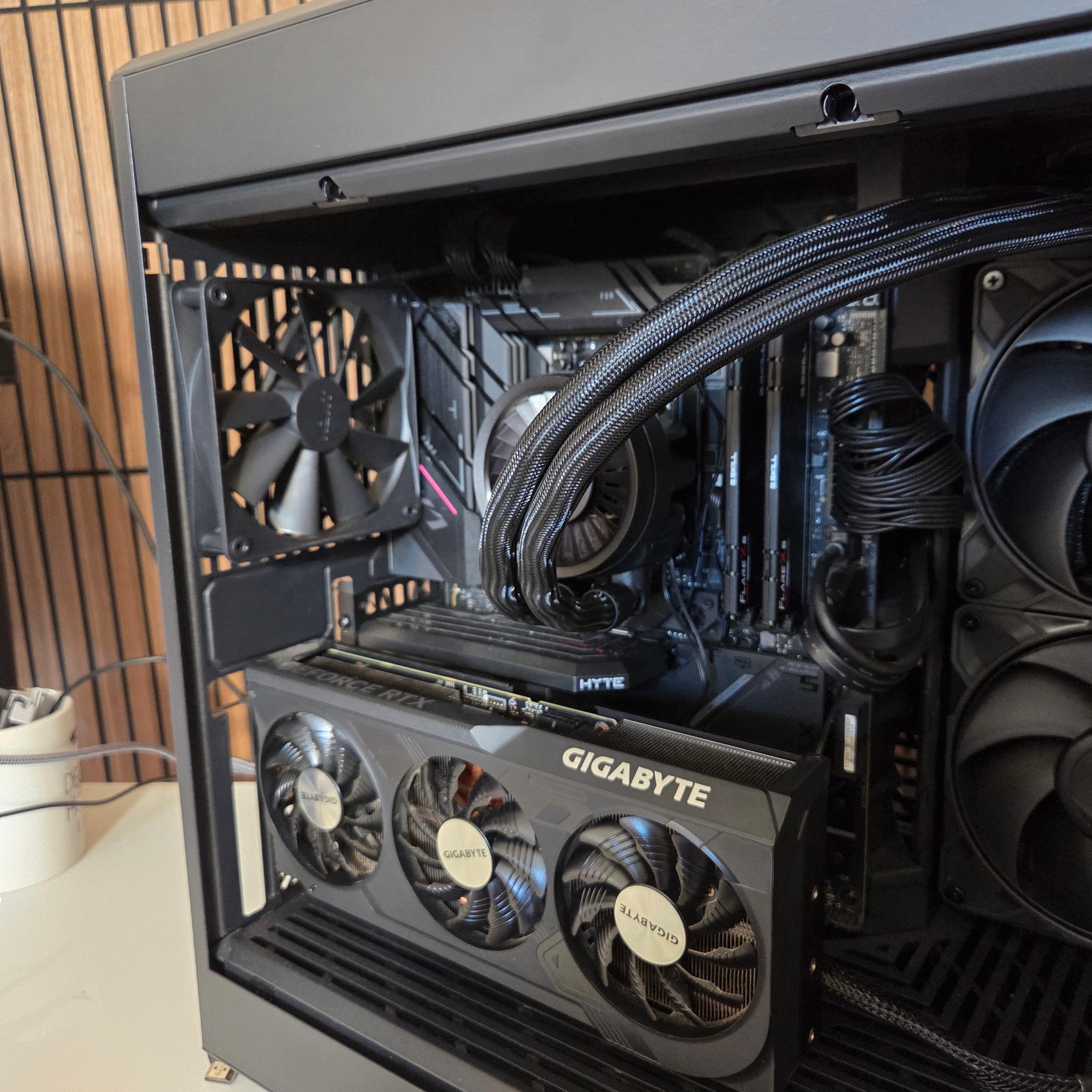 ALL Black V4 | RTX 4070TI SUPER| Ryzen 9 7900x | 32GB DDR5 | 1TB NVME | GOLD PSU | Windows 11 | WIFI