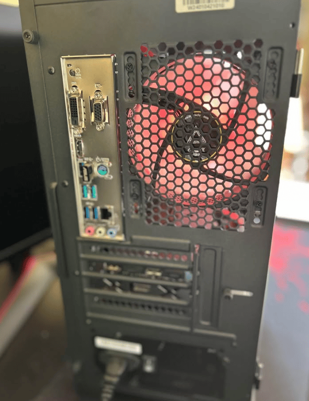 Black and Red Rx 6600/Ryzen 5 5500 PC