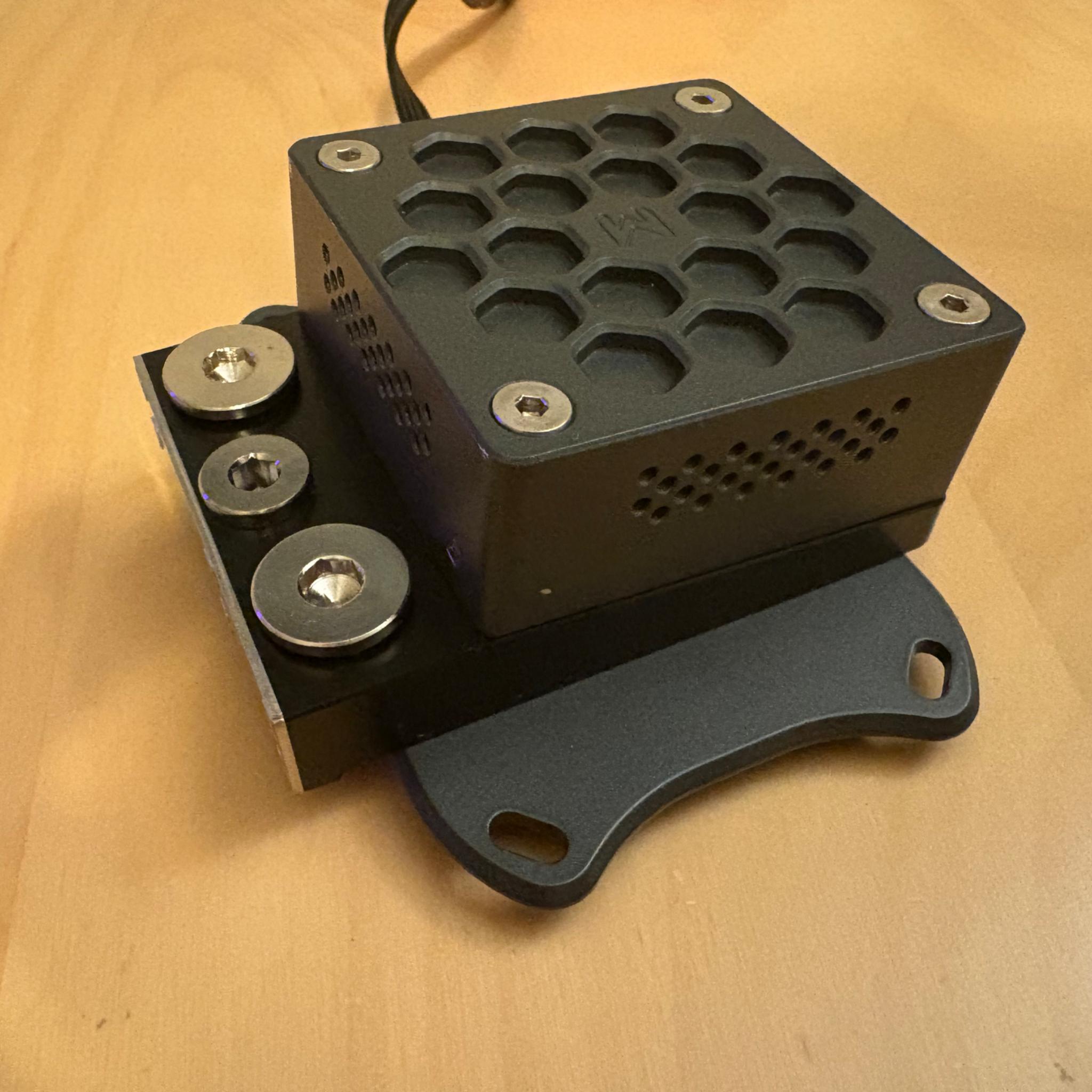 Modultra LOBO acetal pump block w/ emitter heatsink and EK DDC 4.1 for AM5