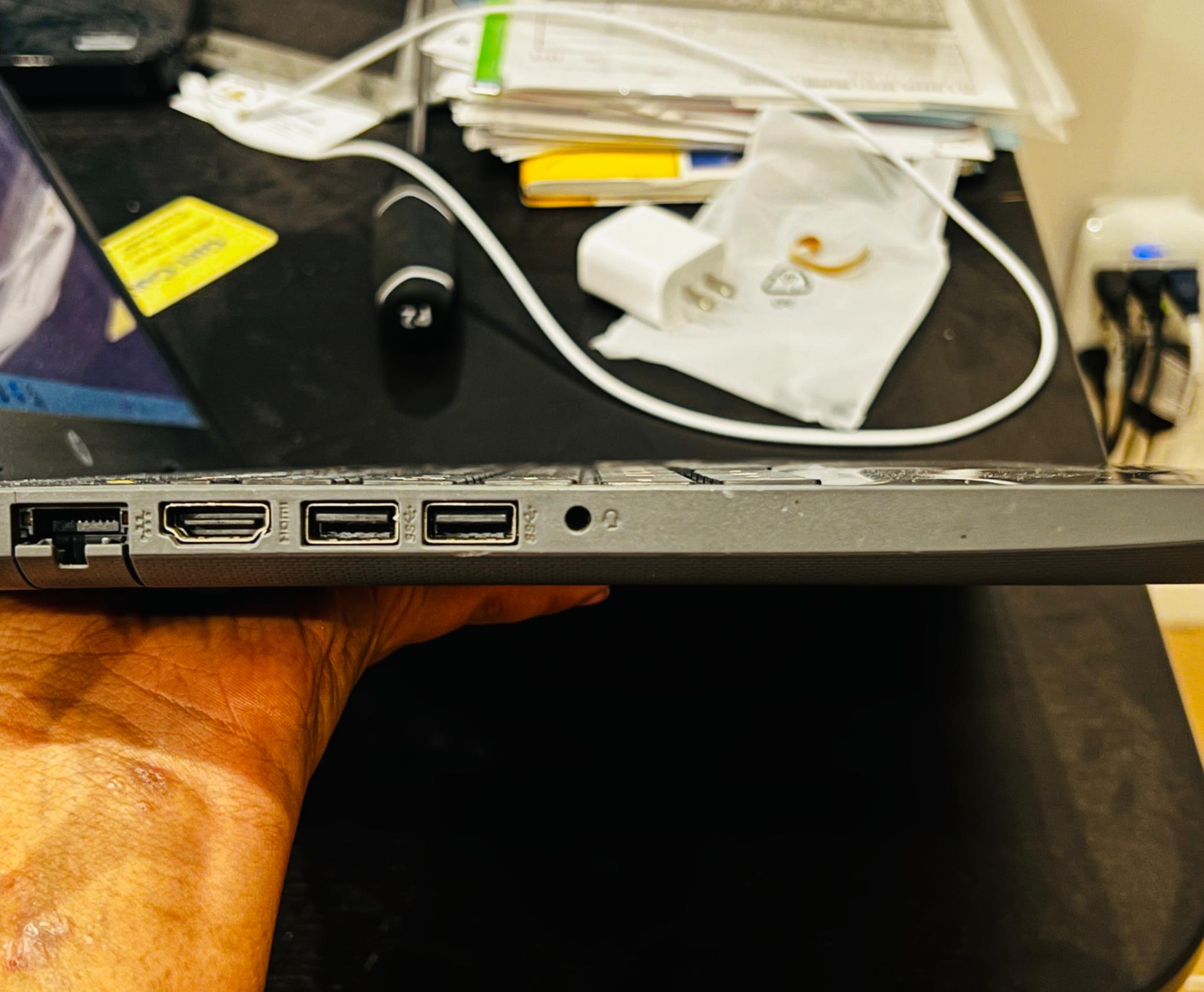 GOOD LAPTOP FOR KIDS! BUT NEEDS BATTERY CHANGE!!! CHEAP CHEAP PRICE