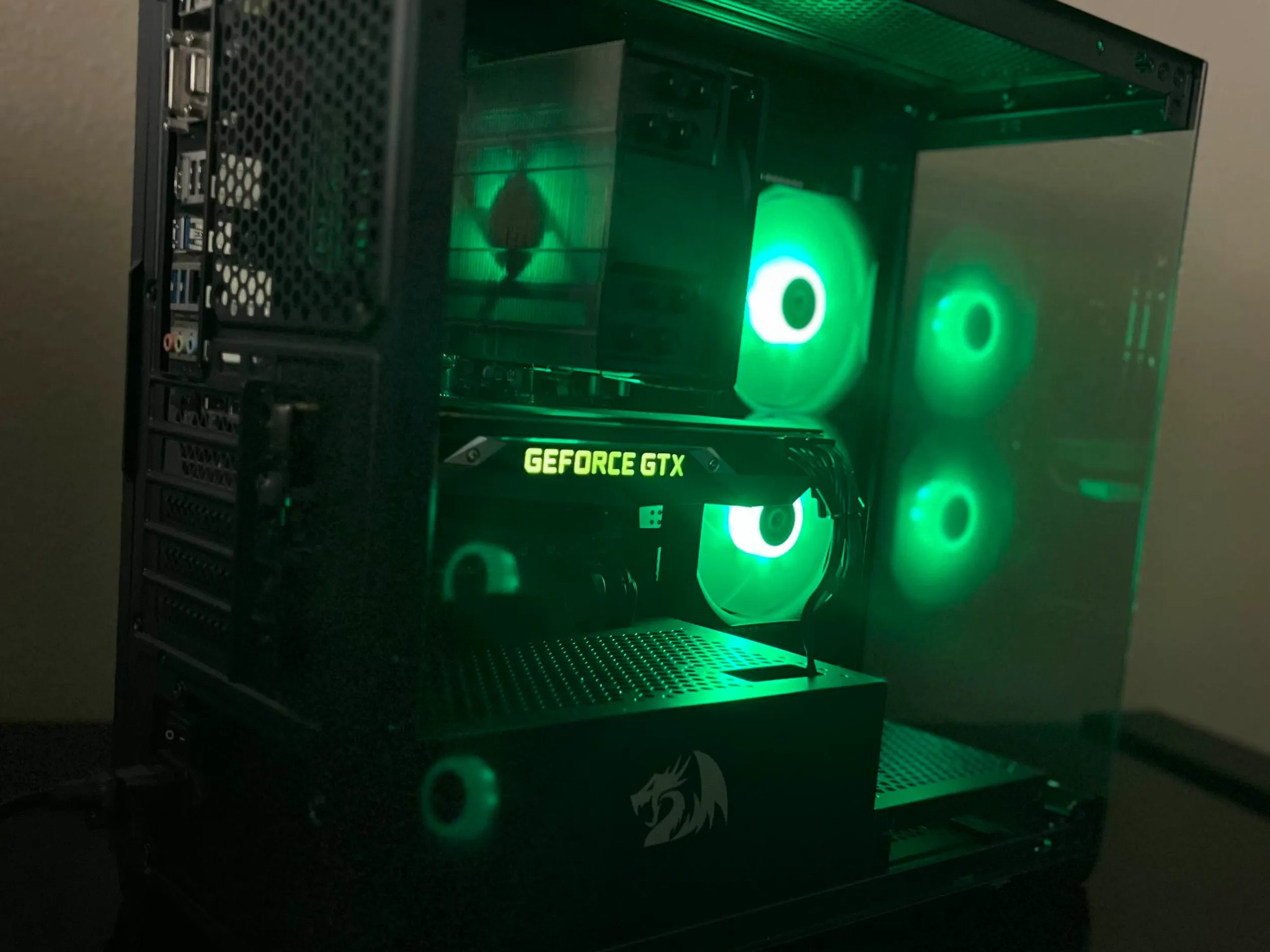 Ryzen 7 2700X| GTX 1080TI 11GB| 16GB RAM|500GB m.2|