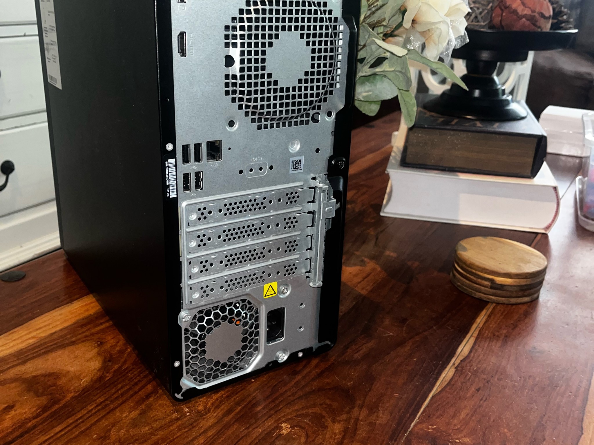 HP Omni desk With ryzen 7 8700g and Radeon 780 M graphics