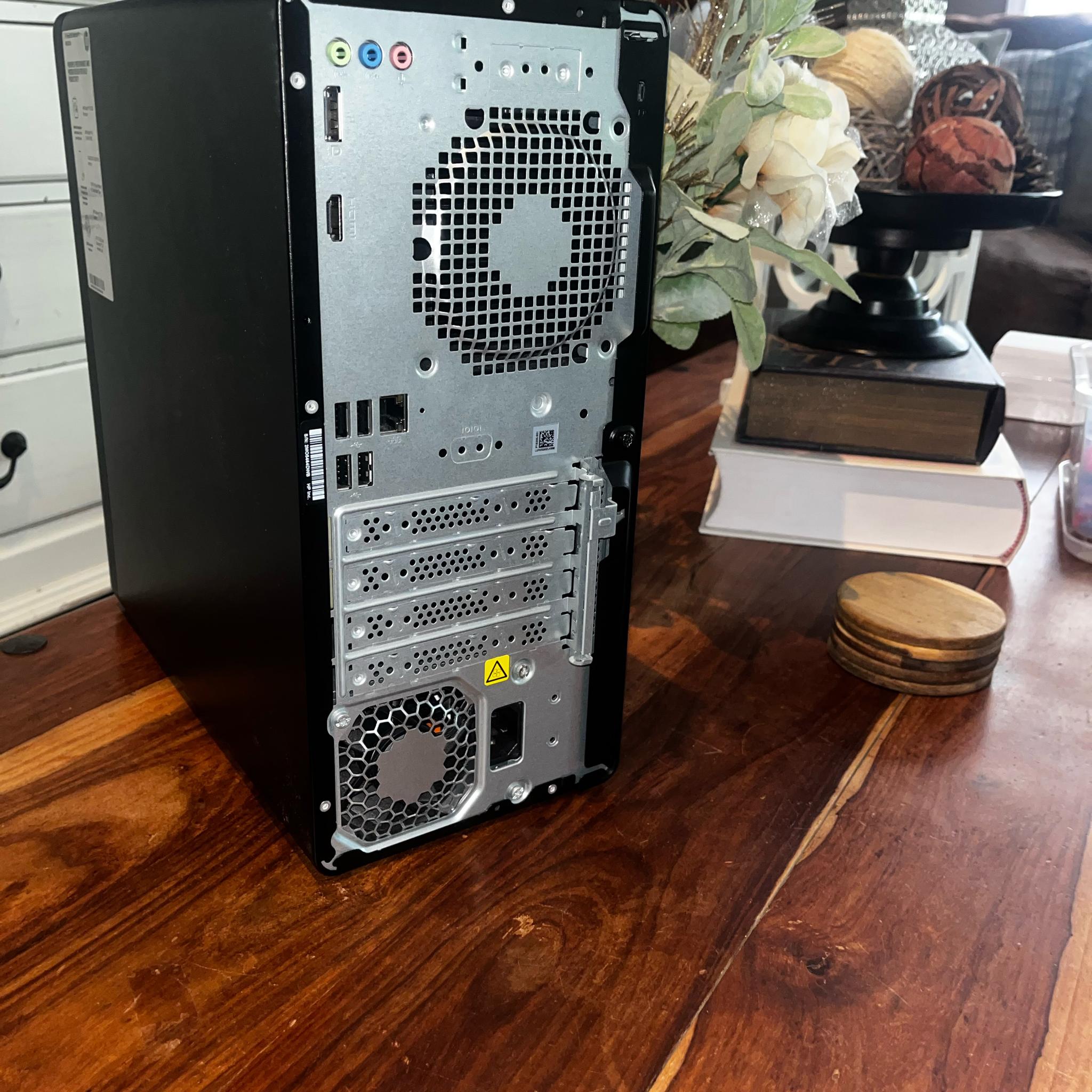 HP Omni desk With ryzen 7 8700g and Radeon 780 M graphics