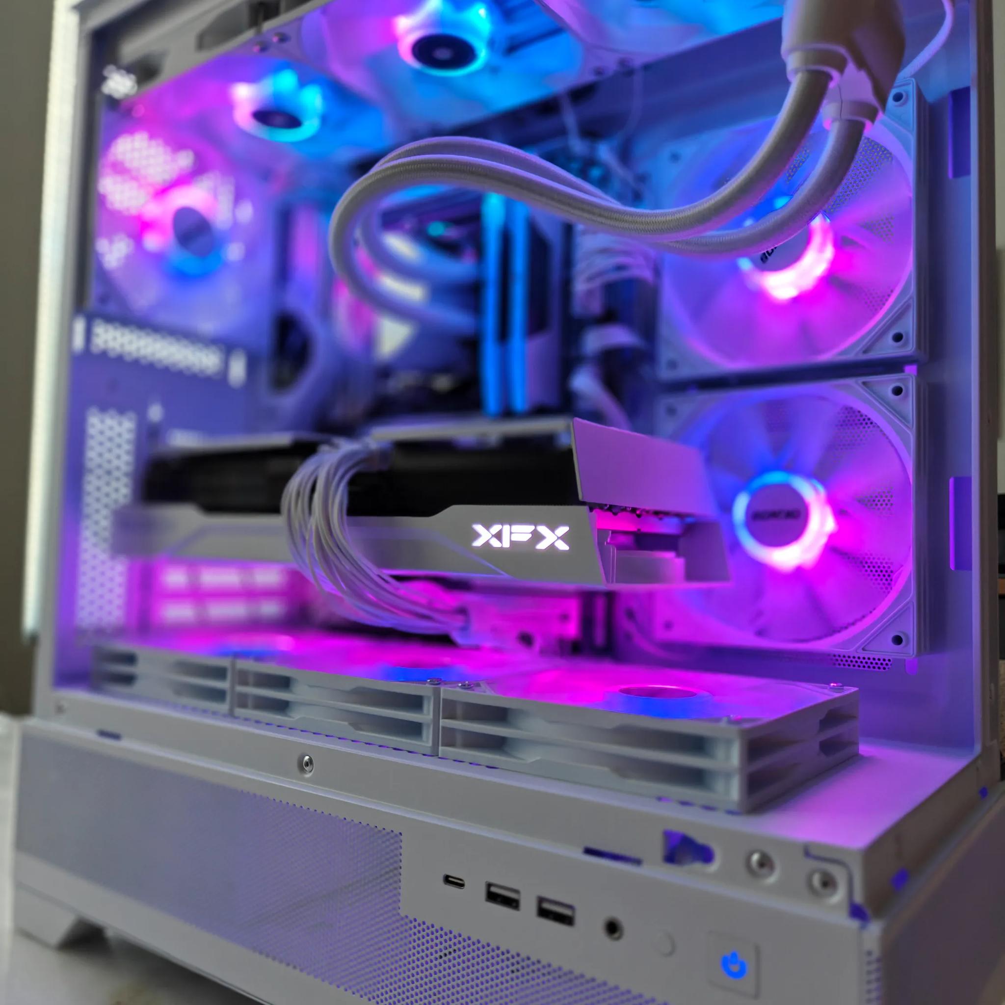 4K - 1440P - AMD Radeon RX 9070 XT - AMD Ryzen 7 7700X - 32GB DDR5 6000 - All White build