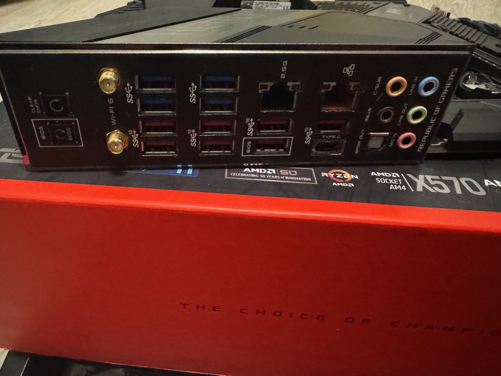 ASUS ROG X570 Crosshair VIII Hero (Wi-Fi)