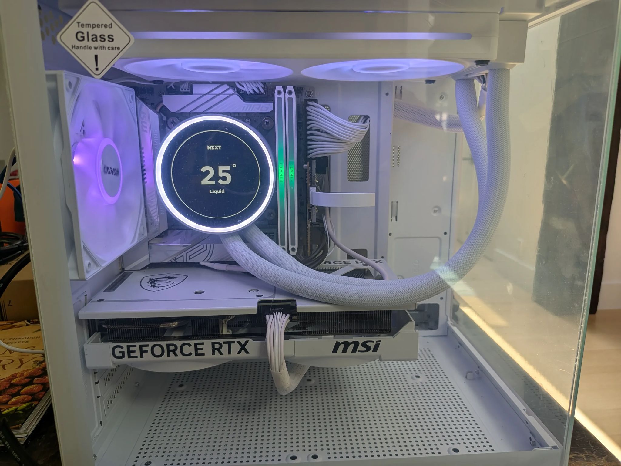 Saja Boys Ice - RTX 5070, Intel Core Ultra 7 265K, 32 GB DDR5, 2 TB Gen 4 NVME, RGB, Liquid Cooled