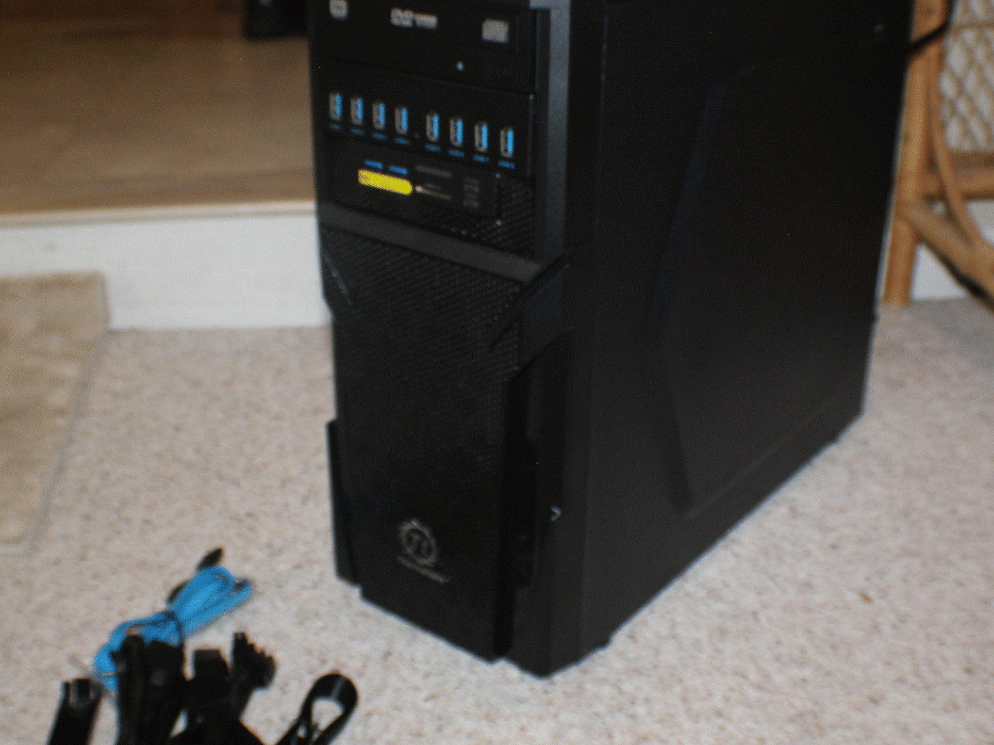 Thermaltake / Ryzen 5 9600x / Intel B580